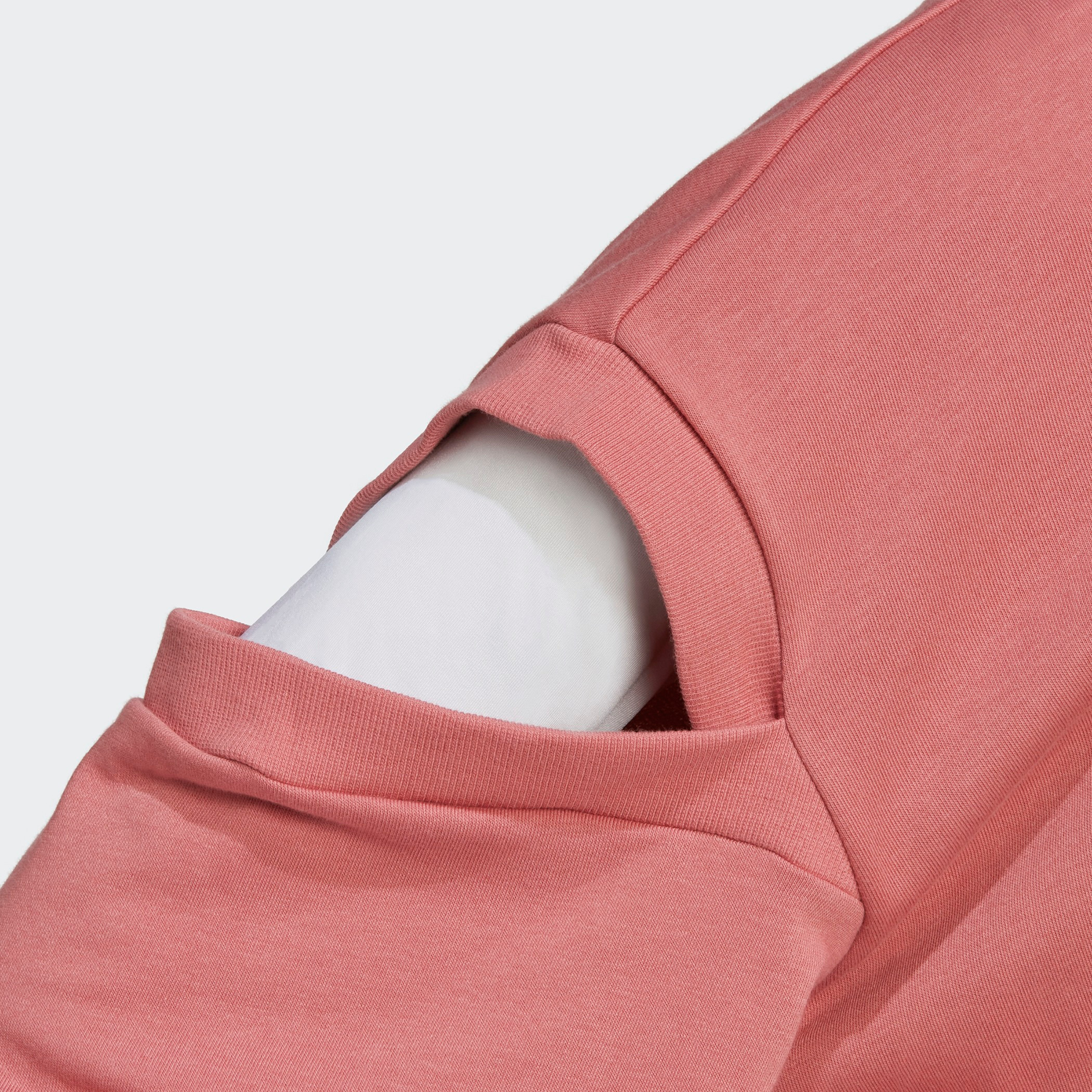 هودي نسائي بشعار من أديداس دبليو هيجلم ايج دي اس وي تي-sports-women-clothing-hoodiesandsweatshirts-image-7