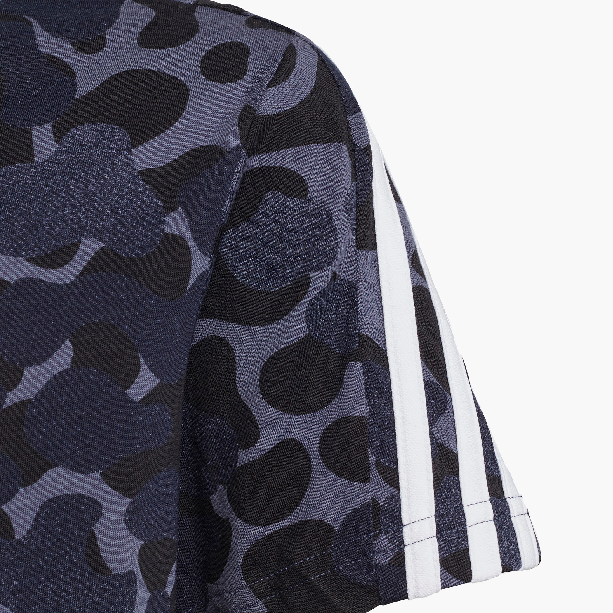تيشيرت بياقة مستديرة وأكمام قصيرة وطبعات مموهة من أديداس-sports-boys-clothing-tops-image-4