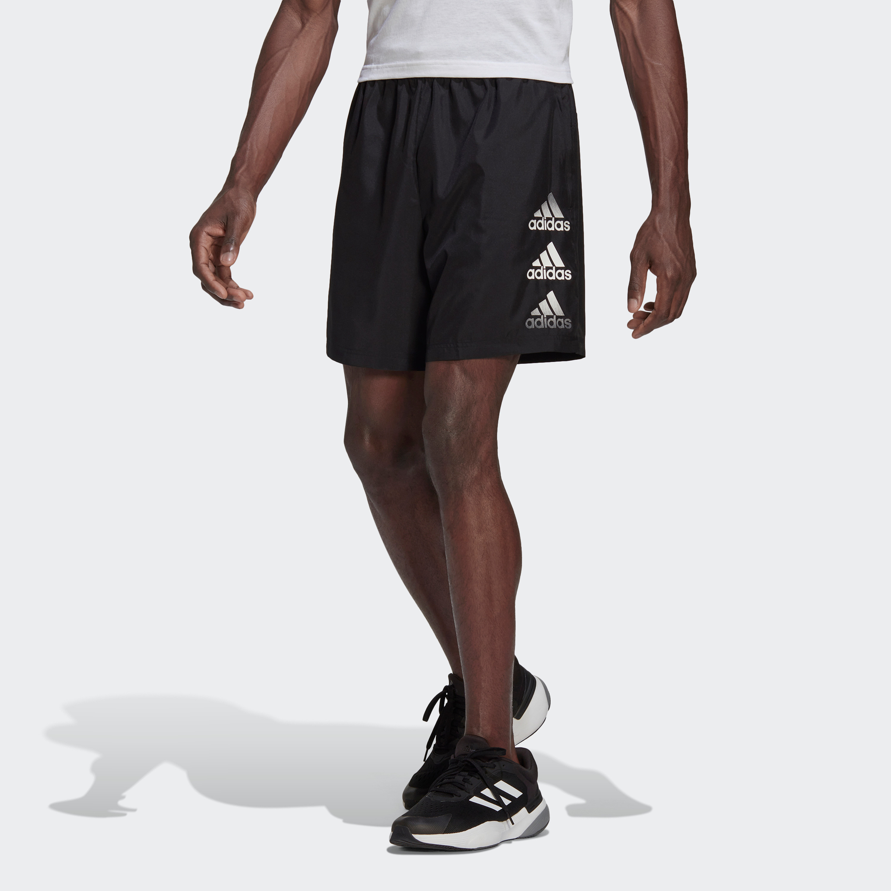 شورتس رجالي بشعار من اديداس دي2ام لوجو شورت-men-clothing-bottoms-shorts-image-7