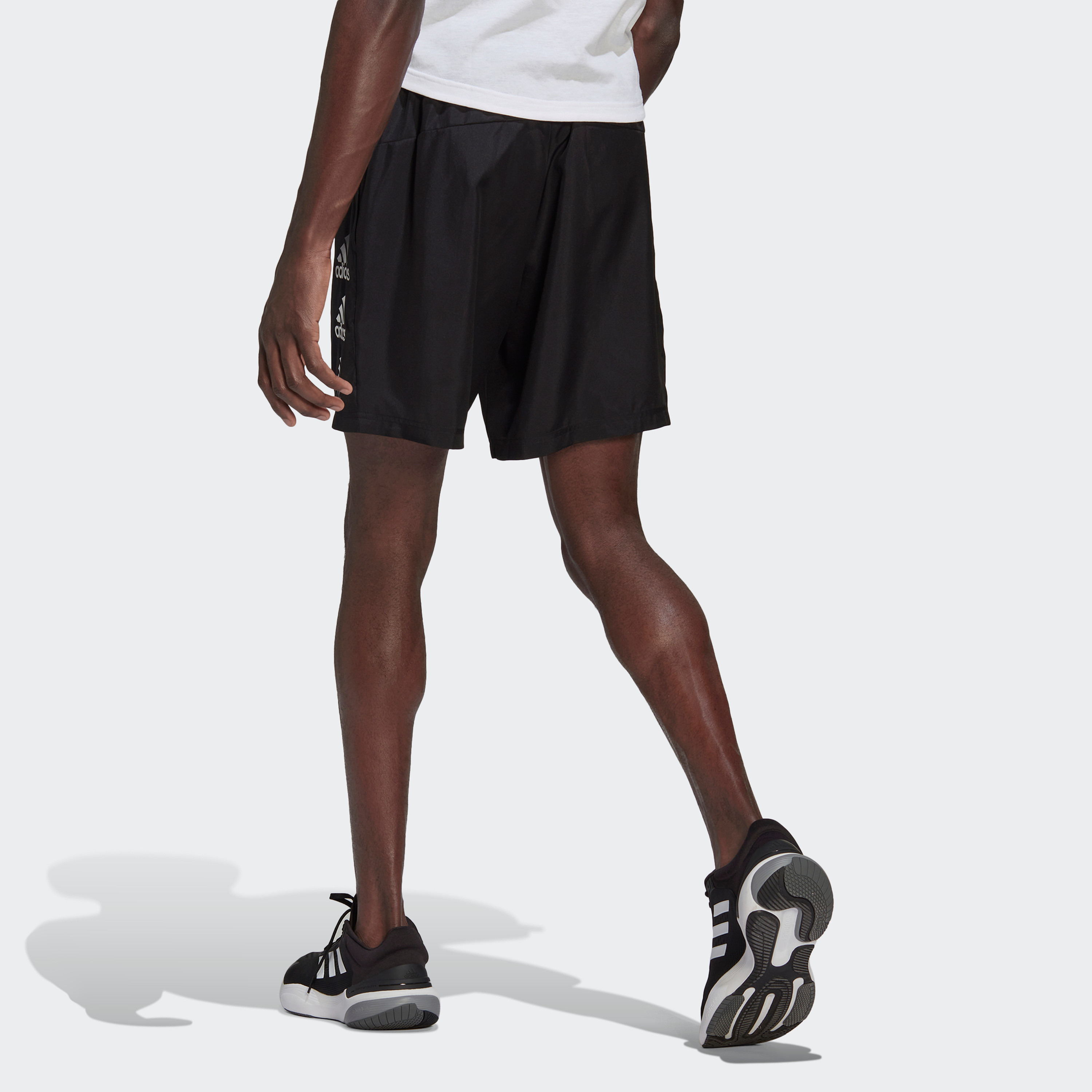 شورتس رجالي بشعار من اديداس دي2ام لوجو شورت-men-clothing-bottoms-shorts-image-6