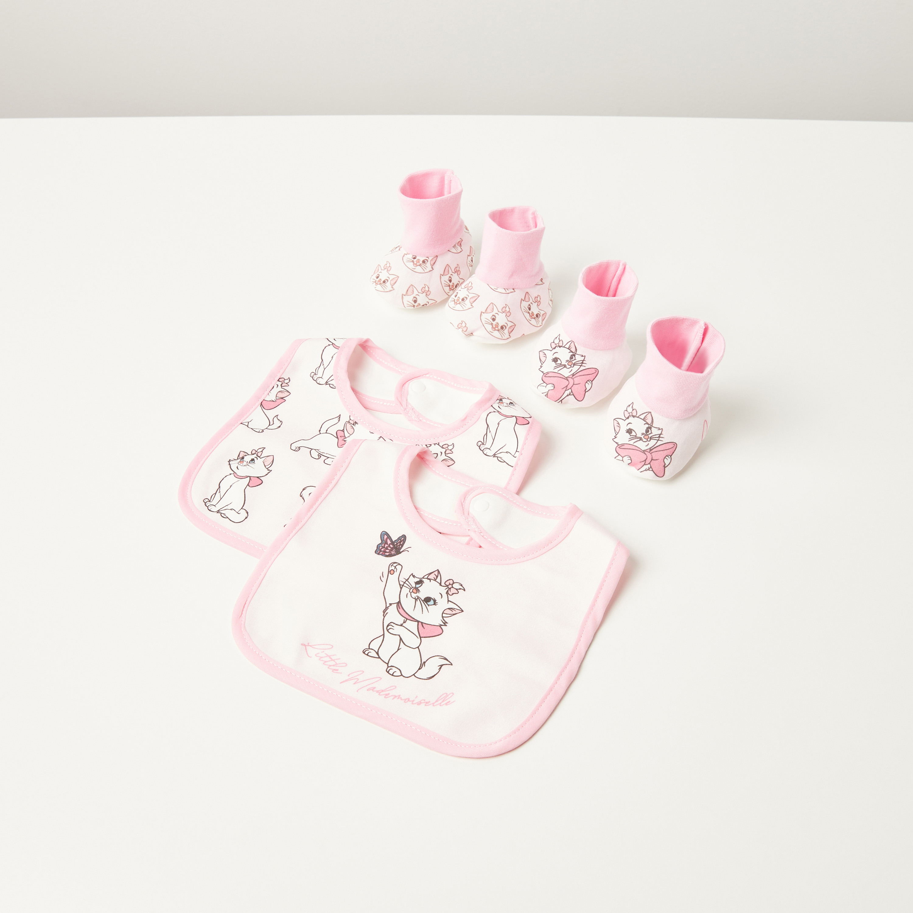 طقم مرايل وأبوات 4 قطع بطبعات ماري من ديزني-baby-feeding-bibs-image-1