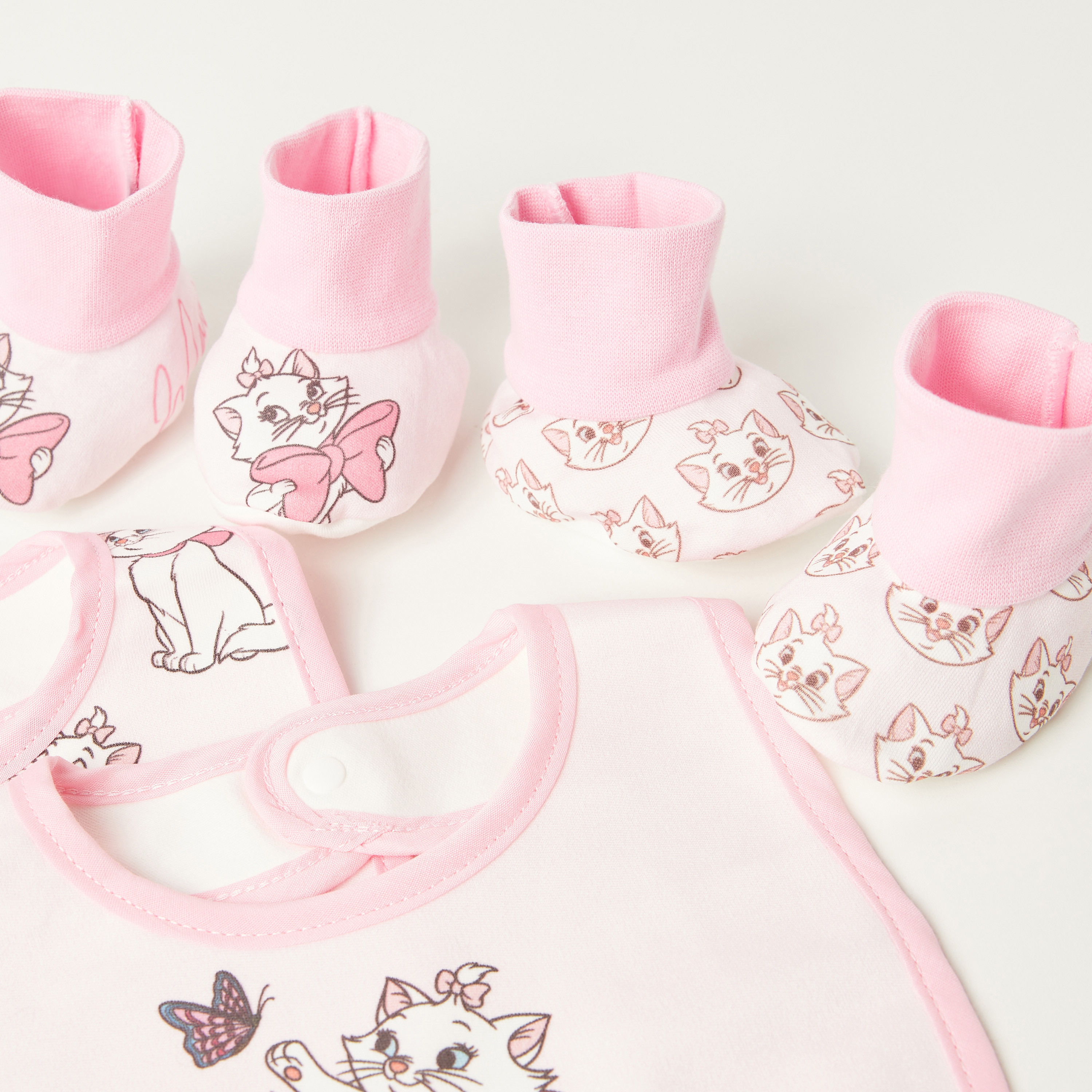 طقم مرايل وأبوات 4 قطع بطبعات ماري من ديزني-baby-feeding-bibs-image-4