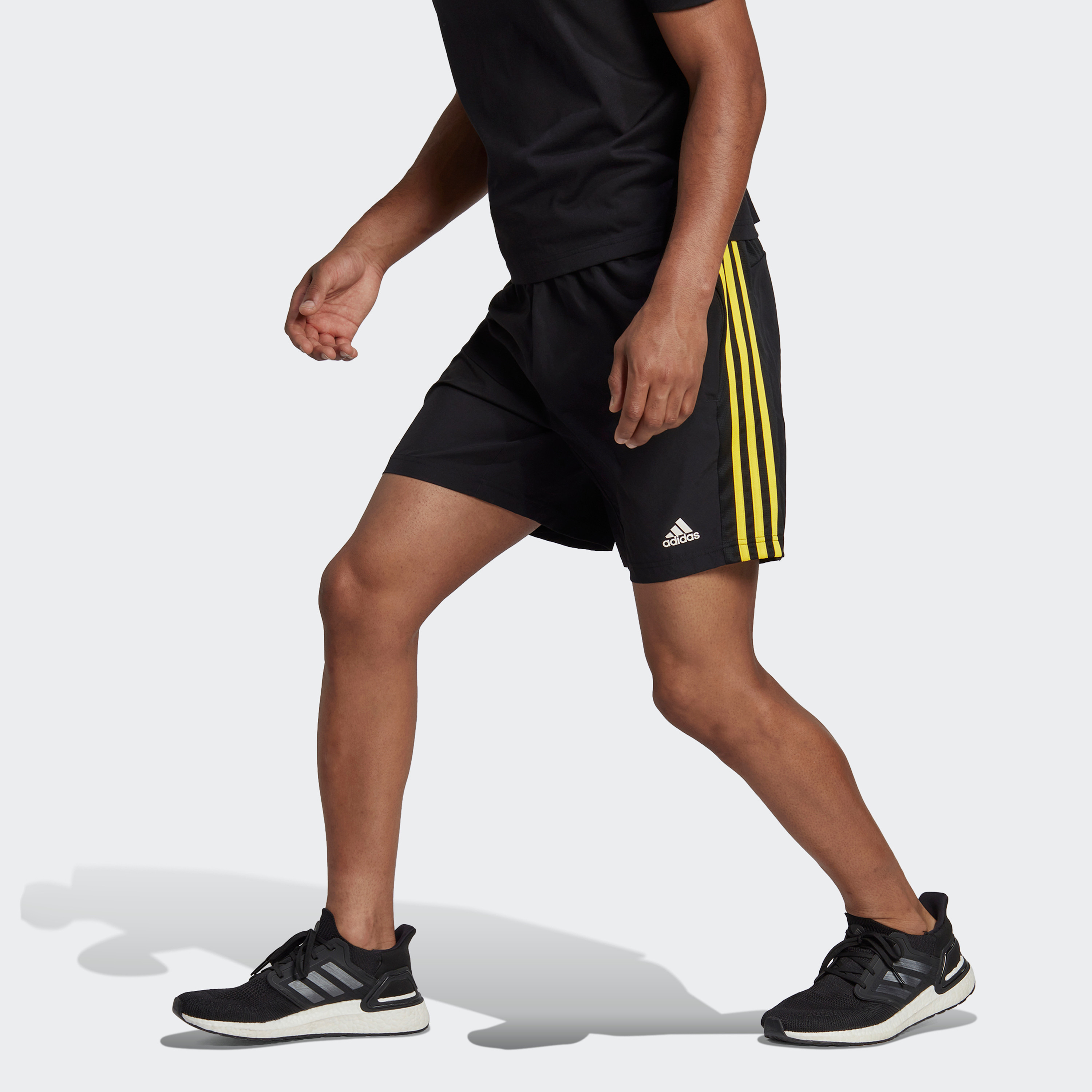 شورت رجالي من أديداس هيتشو بثلاثة خطوط-men-clothing-bottoms-shorts-image-1