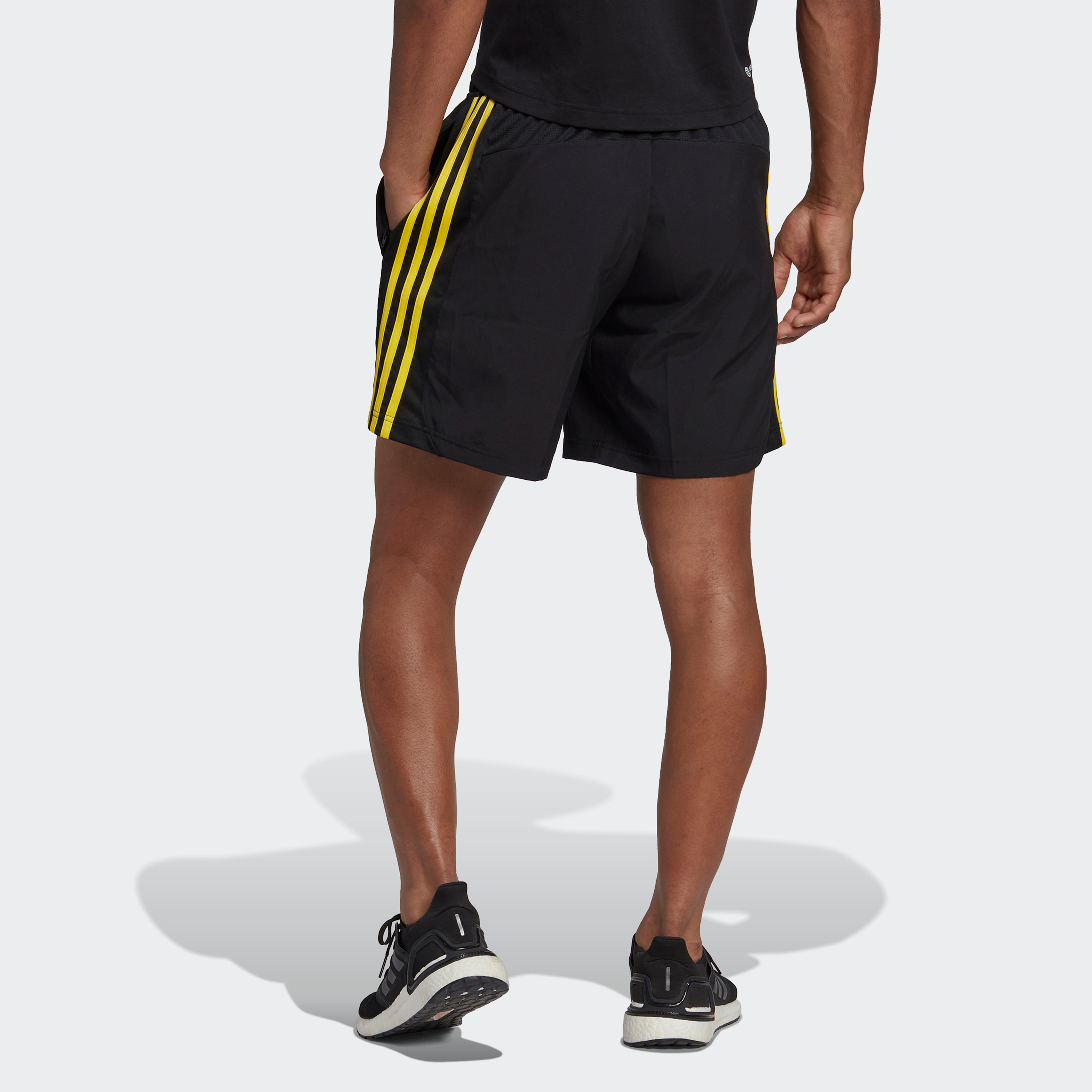 شورت رجالي من أديداس هيتشو بثلاثة خطوط-men-clothing-bottoms-shorts-image-2