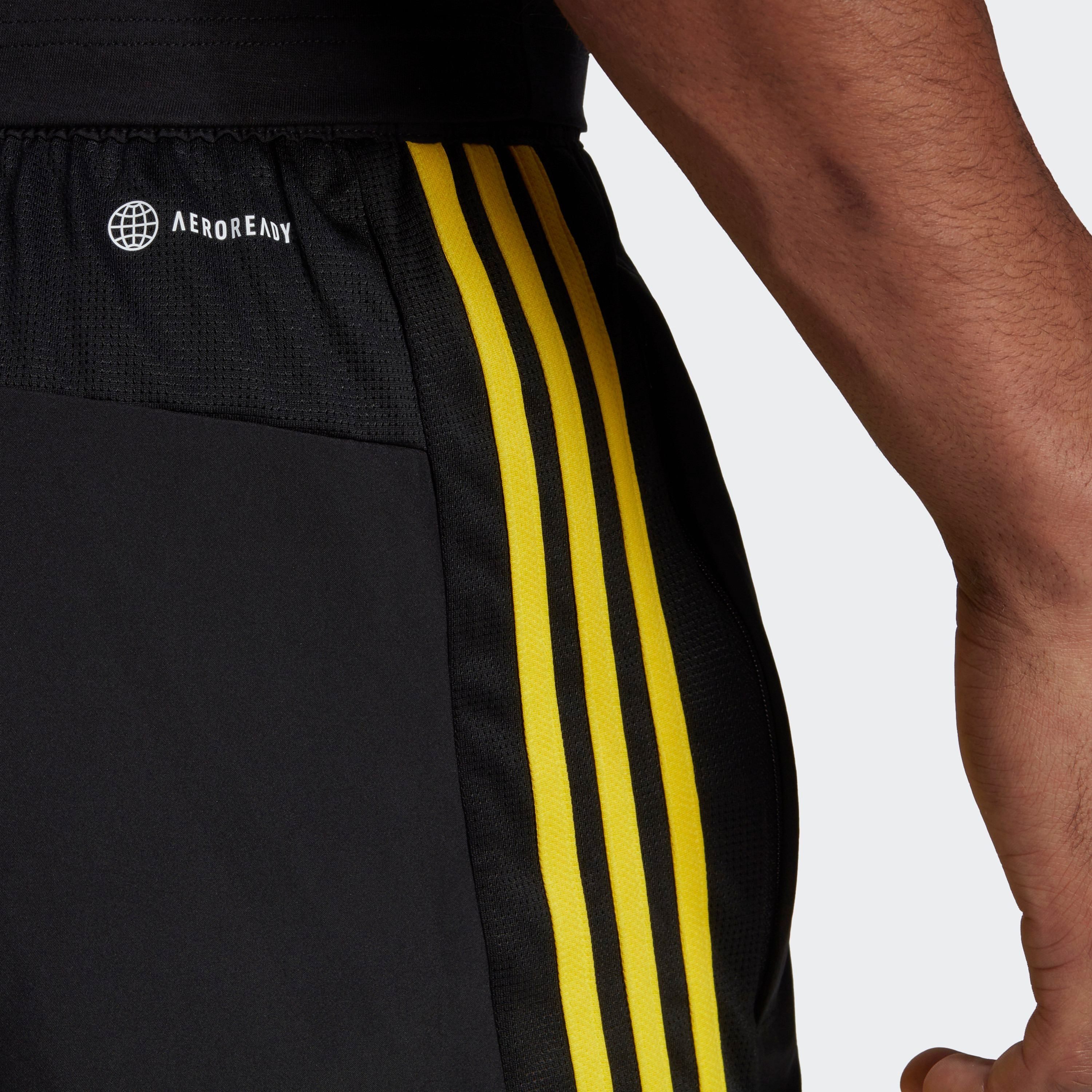 شورت رجالي من أديداس هيتشو بثلاثة خطوط-men-clothing-bottoms-shorts-image-4