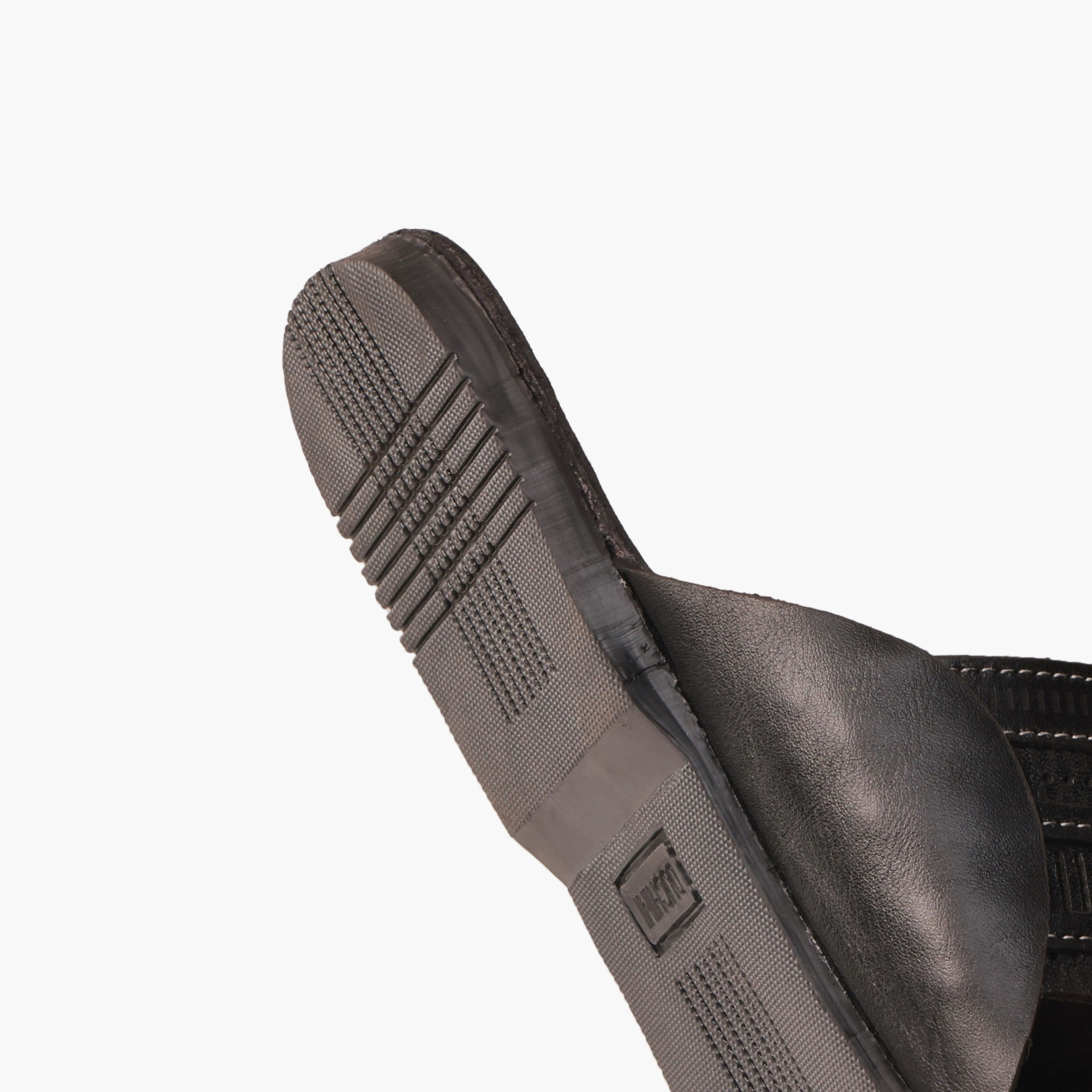 صندل جلد مريح بحزام مثقّب للرجال من دوشيني-men-shoes-sandals-image-5