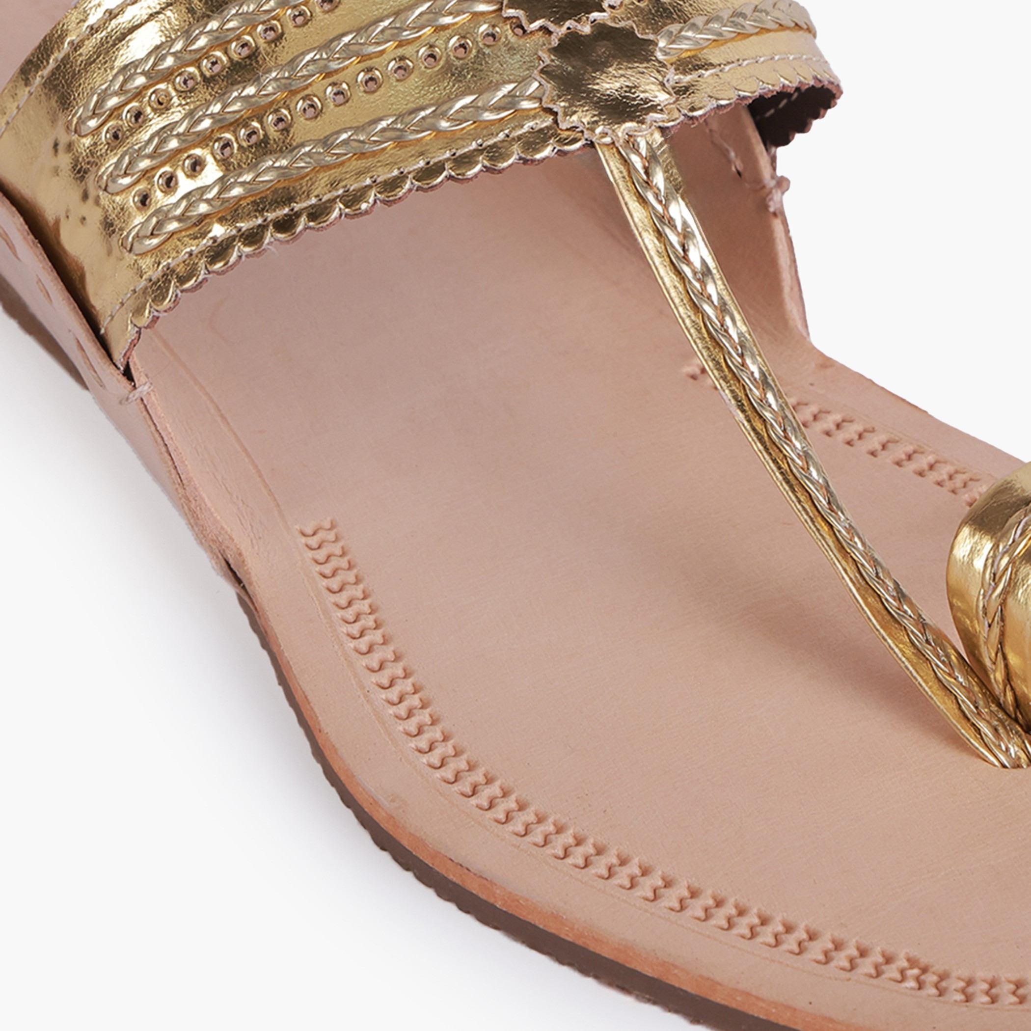 صندل جلد بتفاصيل مثقبة للنساء من سيليست-women-shoes-flats-sandals-image-4
