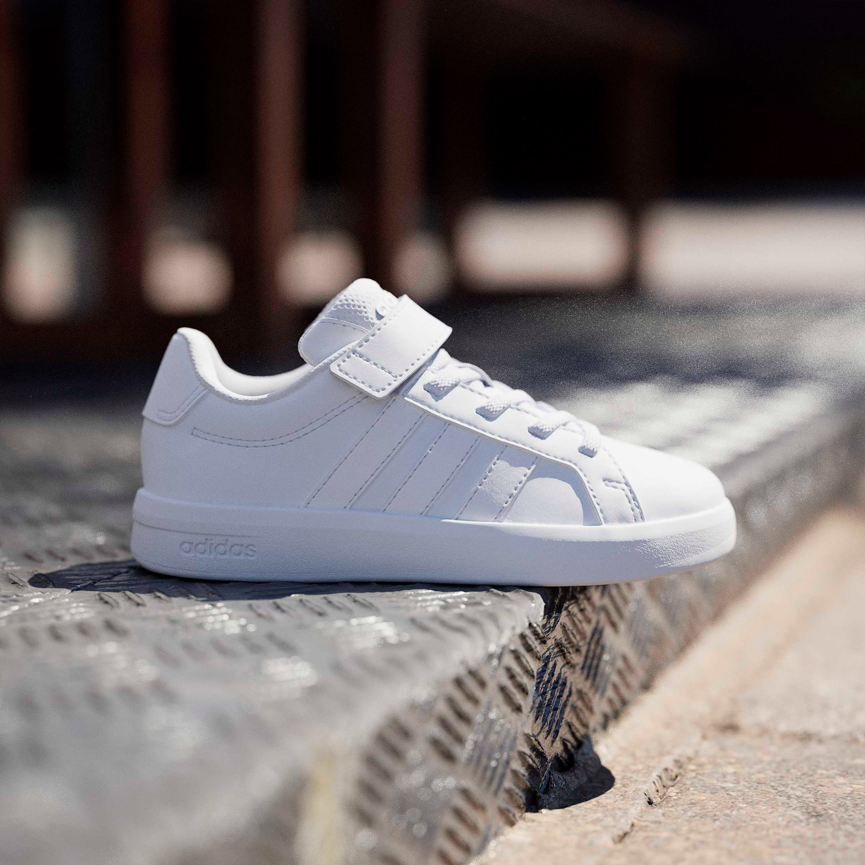 حذاء سنيكرز كاحل بشريط إغلاق جراند كورت 3.0 للأطفال من أديداس-girls-shoes-sneakers-image-8