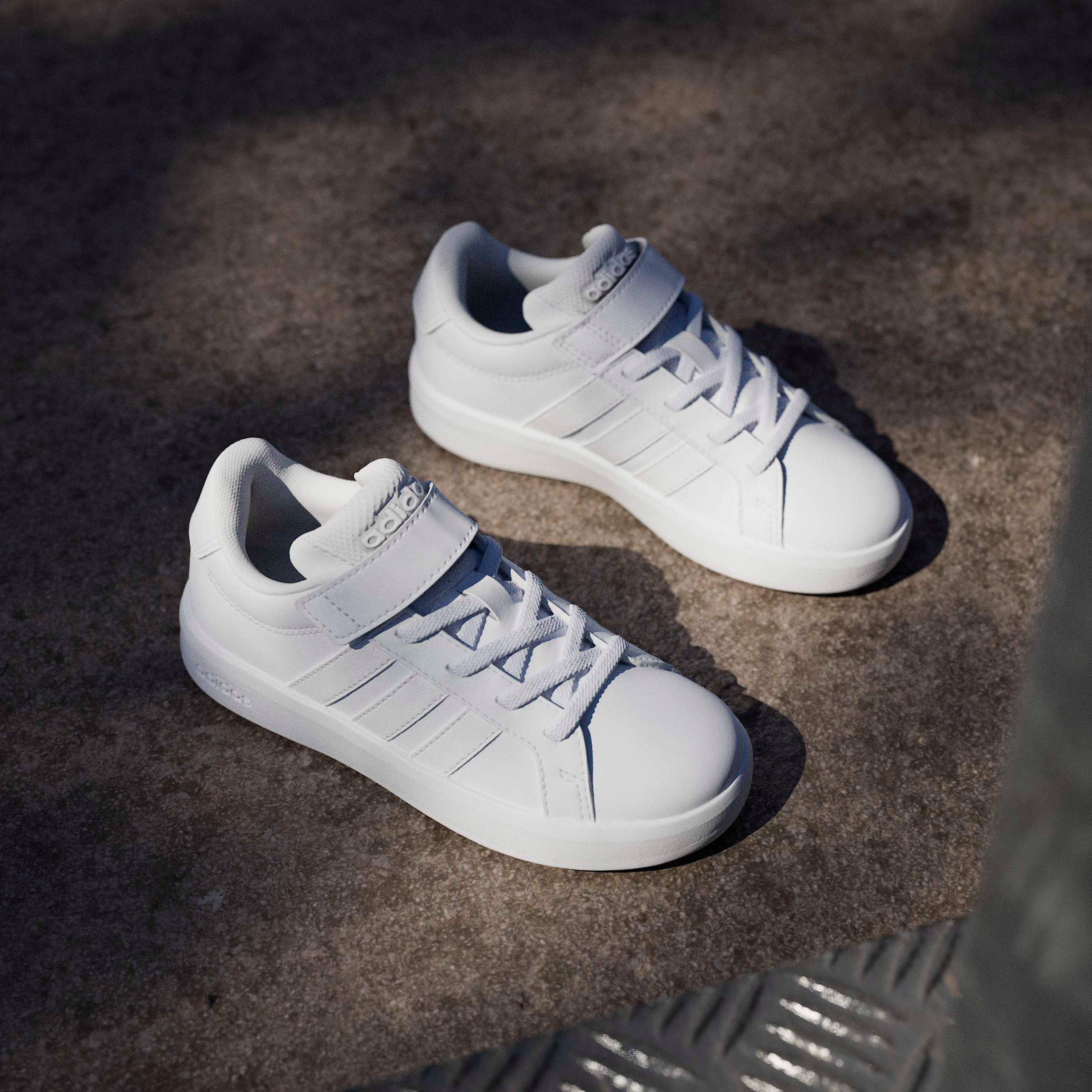 حذاء سنيكرز كاحل بشريط إغلاق جراند كورت 3.0 للأطفال من أديداس-girls-shoes-sneakers-image-9