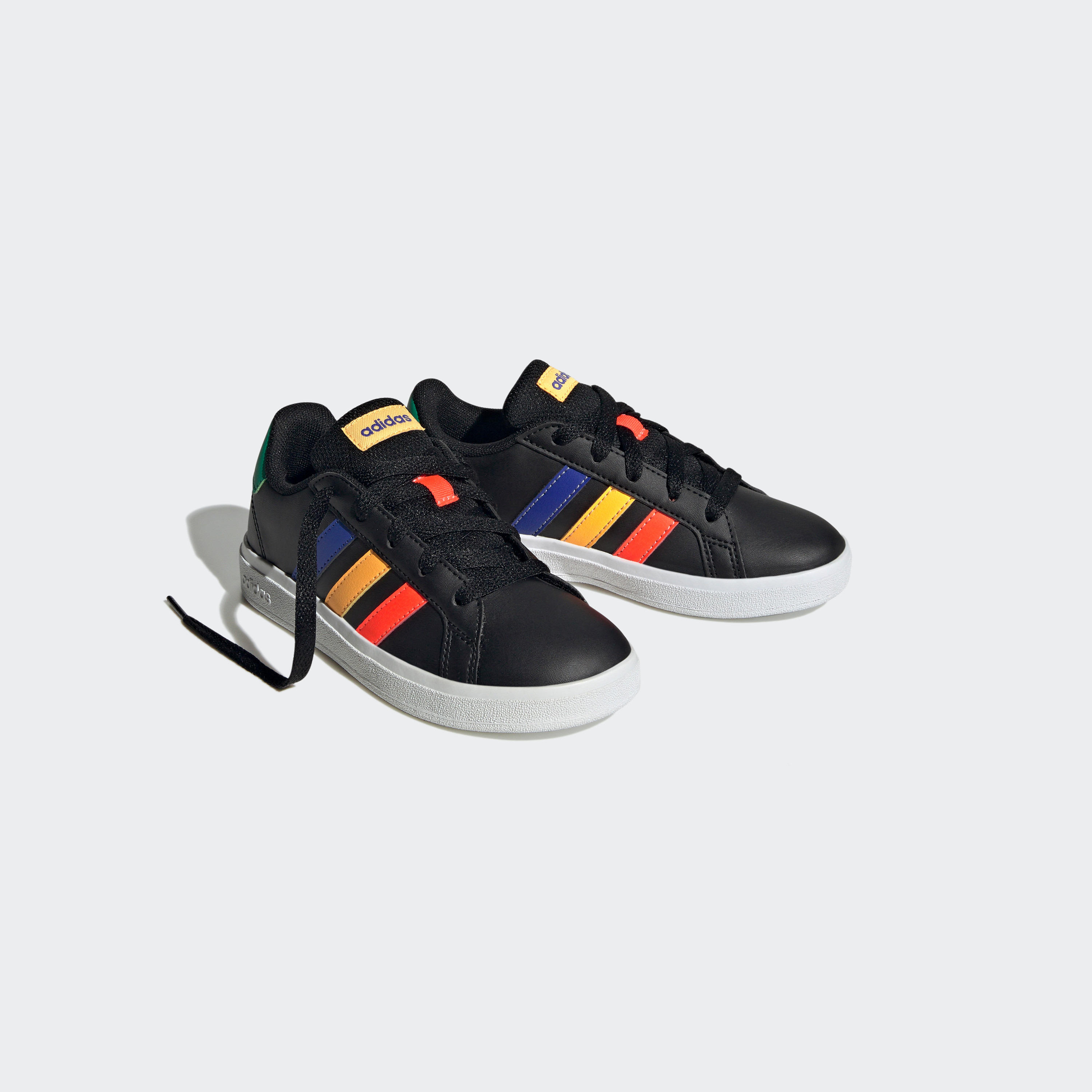 حذاء رياضي للأطفال جراند كورت لايف ستايل برباط من اديداس | او اي-sports-boys-shoes-image-1