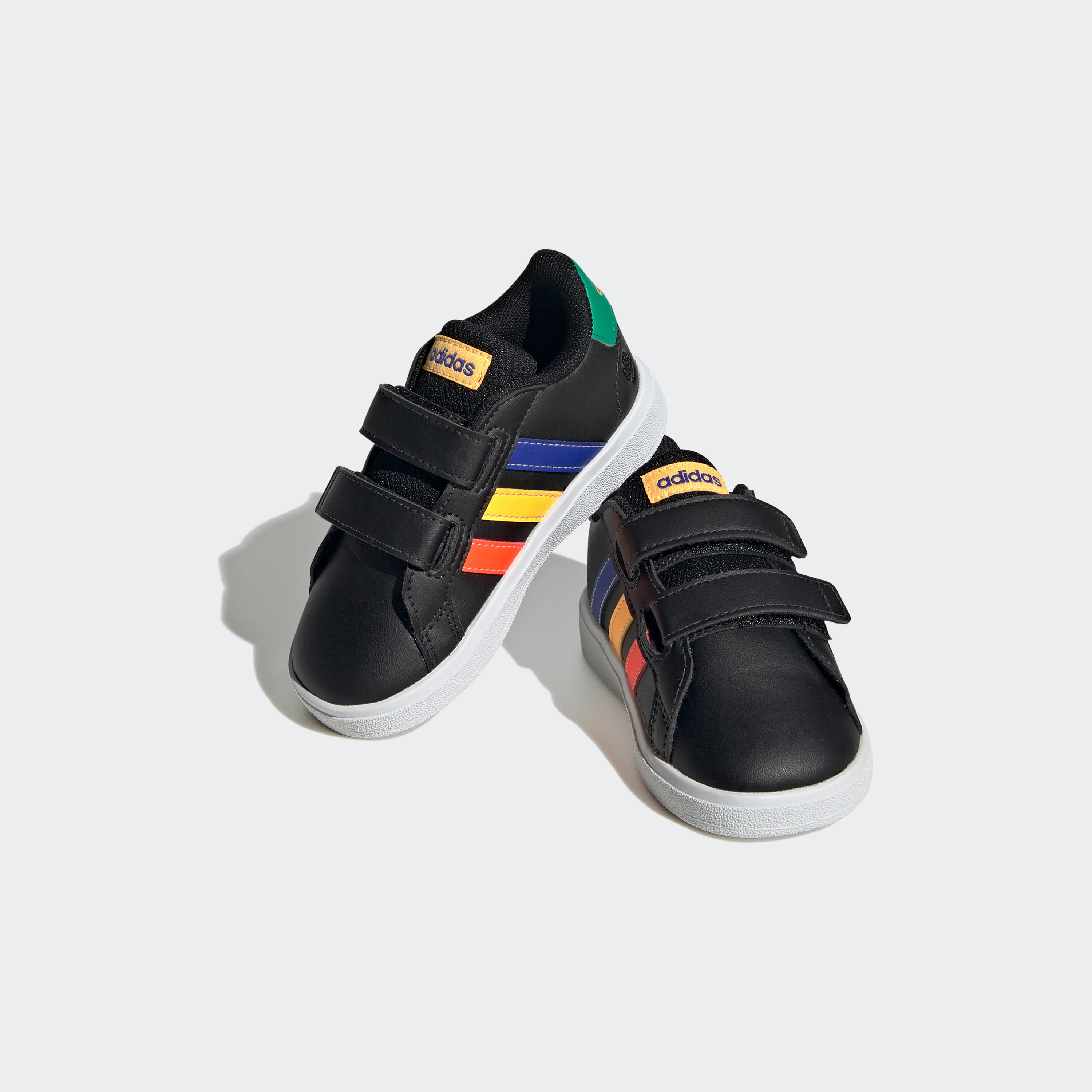 حذاء رياضي للأطفال جراند كورت لايف ستايل مزود بخطاف وحلقة من اديداس | او اي-sports-boys-shoes-image-1