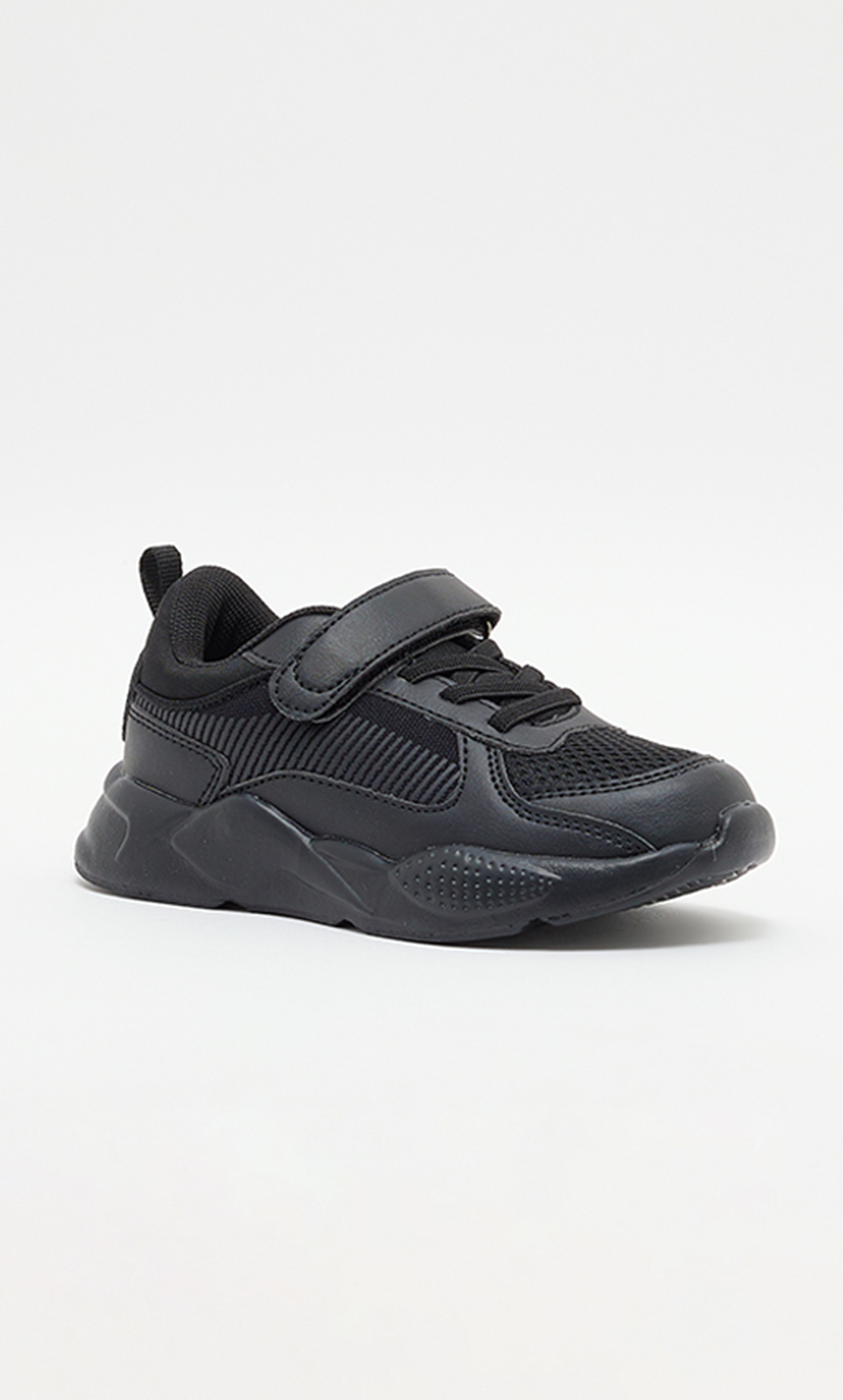 HPK-SS23-007 حذاء رياضي للأطفال برقبة منخفضة من هاش بابيز -boys-shoes-schoolshoes-image-1