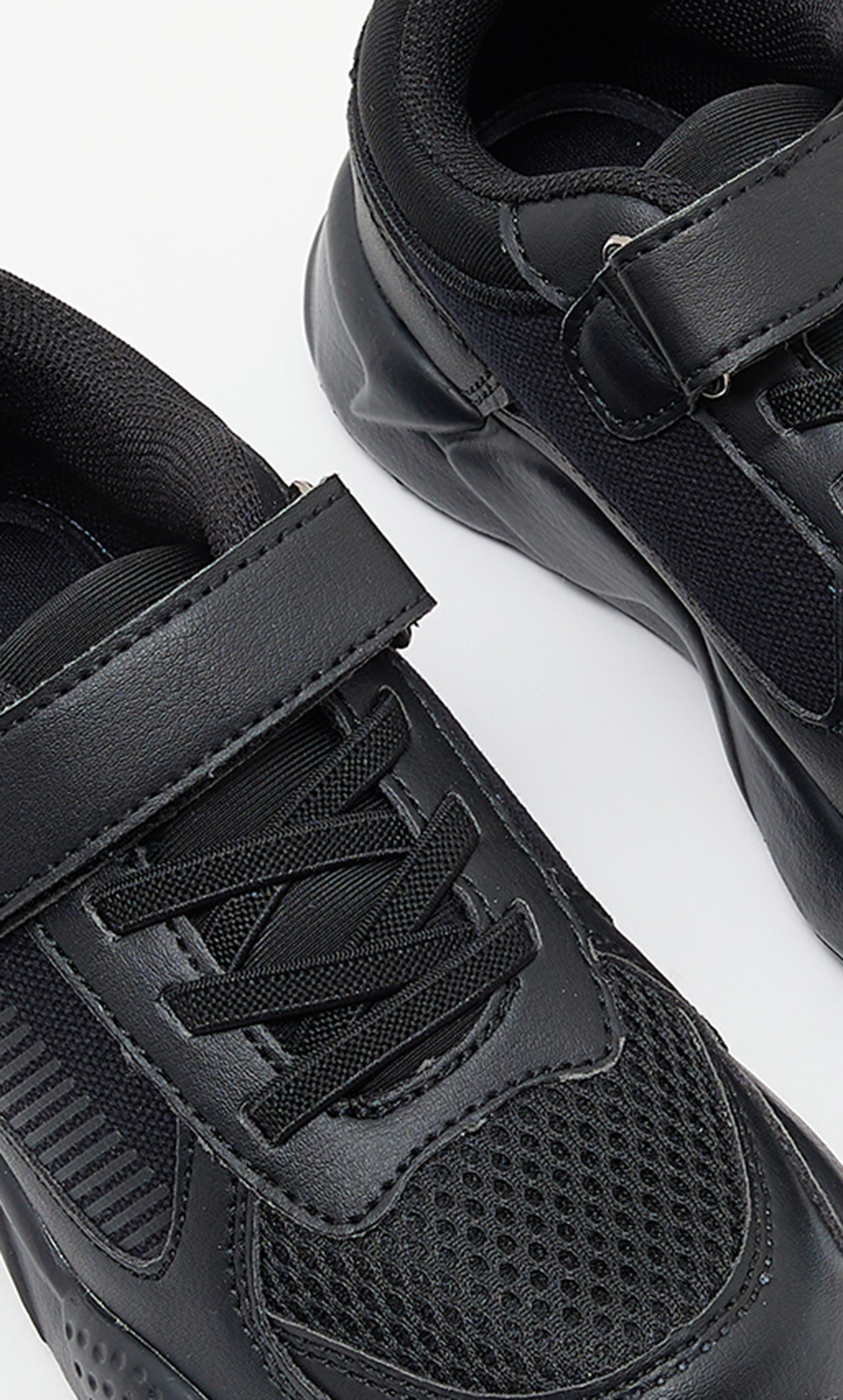 HPK-SS23-007 حذاء رياضي للأطفال برقبة منخفضة من هاش بابيز -boys-shoes-schoolshoes-image-4