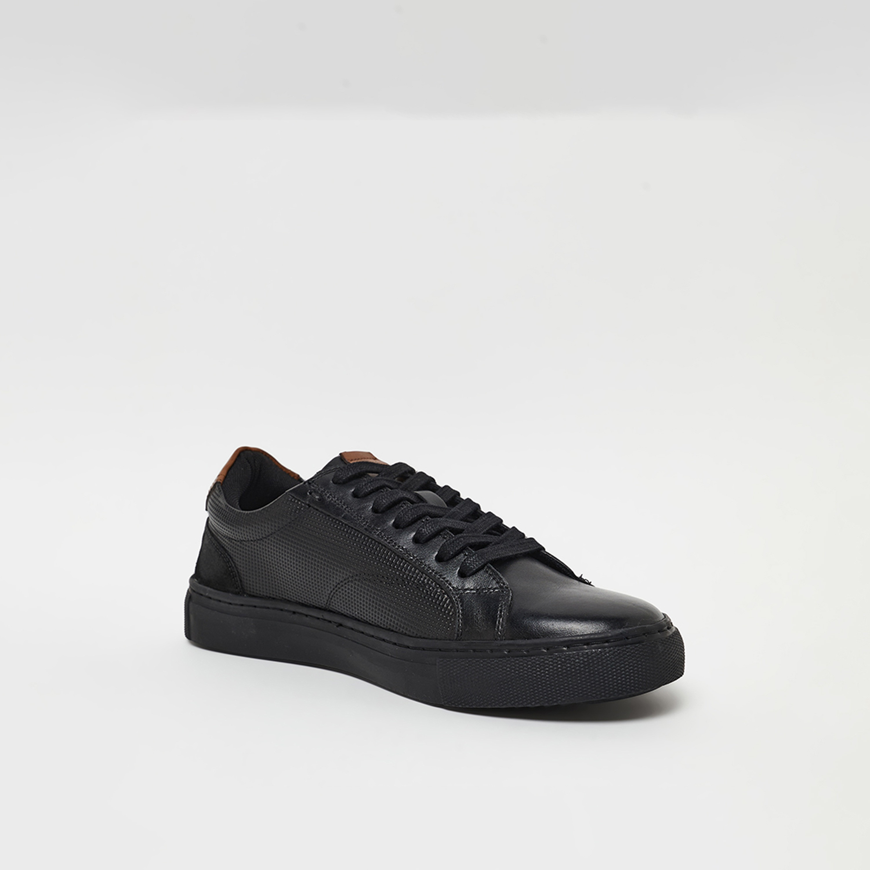 أحذية سنيكرز رجالية برباط من هاش بابيز | HPM-STOCKS1-men-shoes-sneakers-image-1