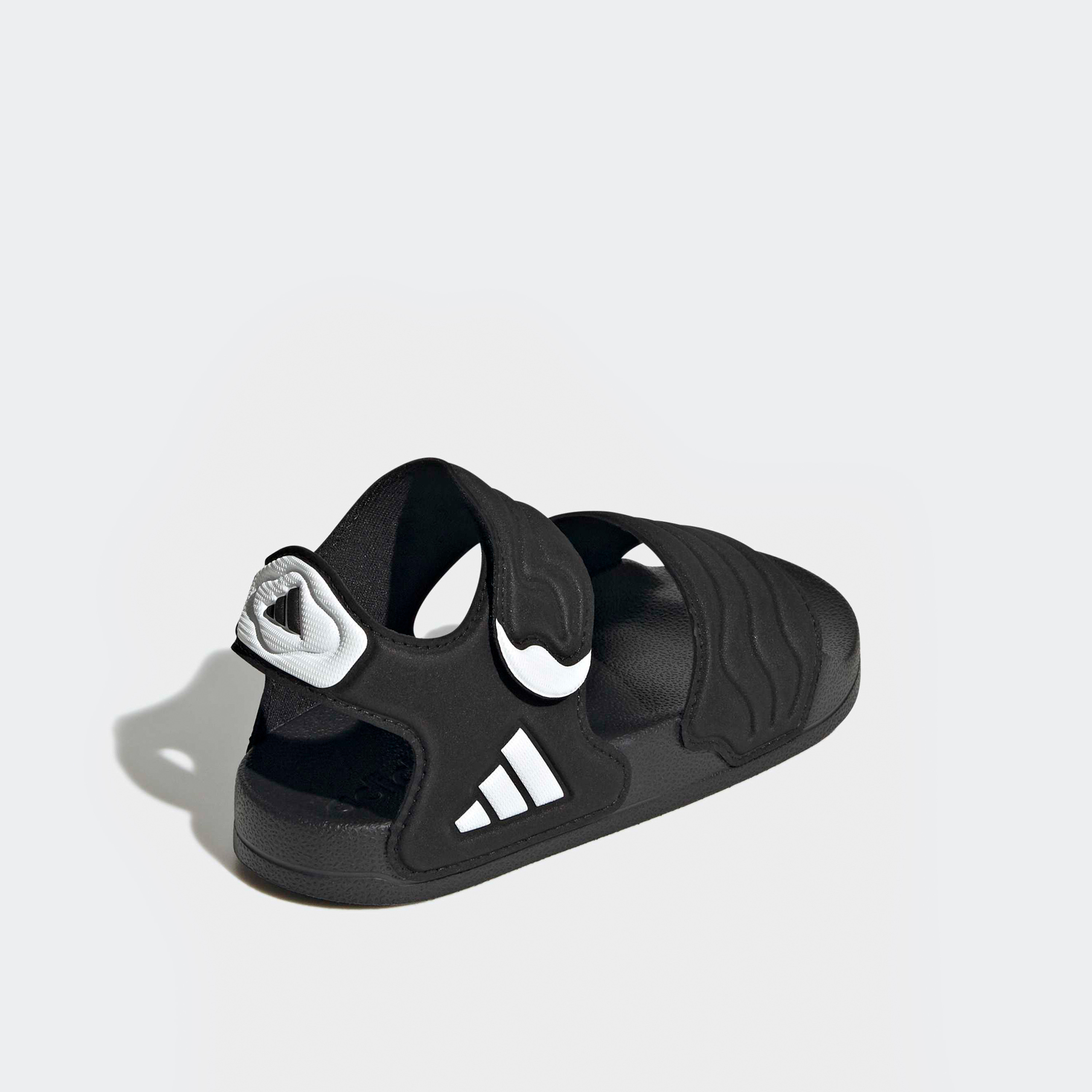 صندل بشريط إغلاق لاصق أديليت من أديداس-boys-shoes-sandals-image-5