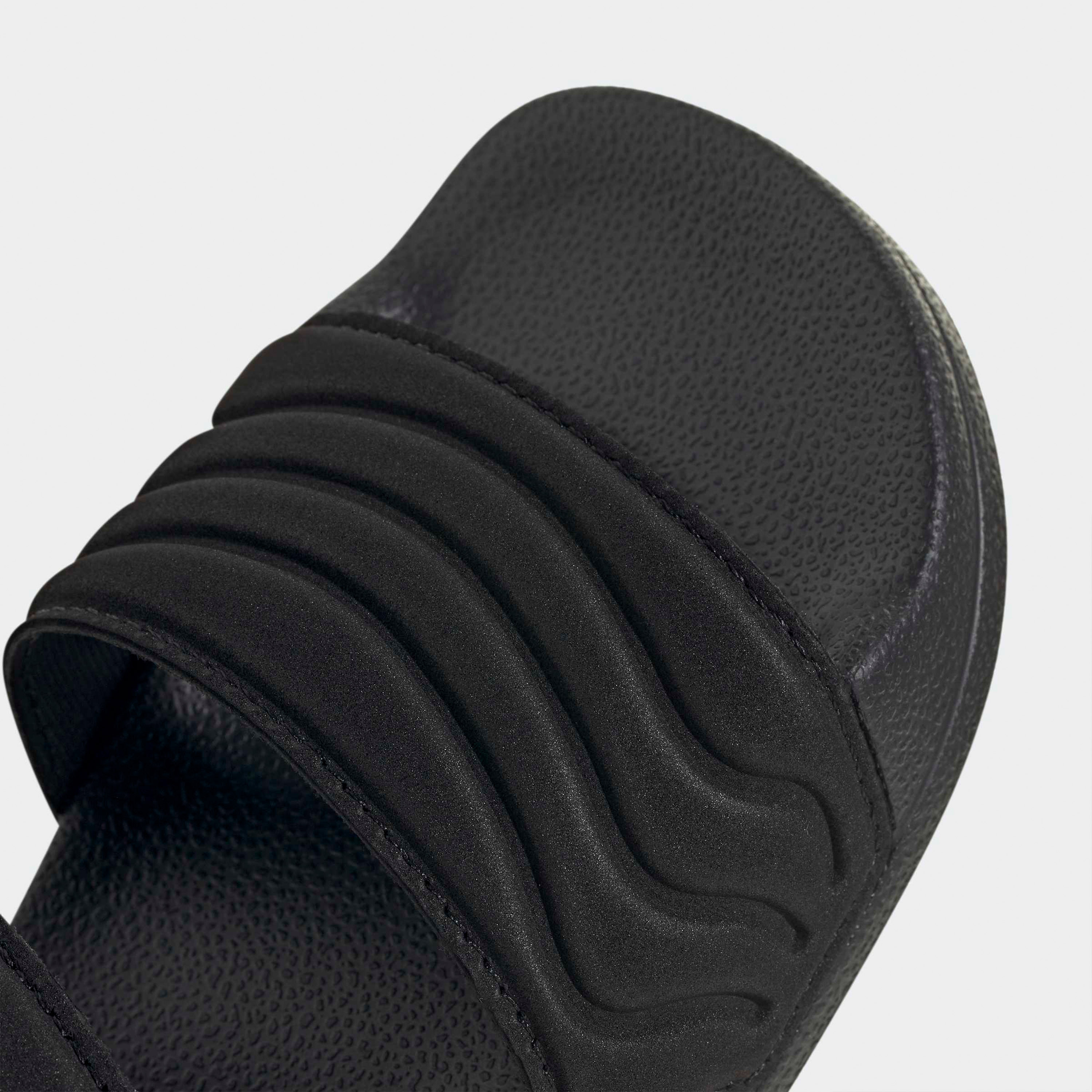 صندل بشريط إغلاق لاصق أديليت من أديداس-boys-shoes-sandals-image-7