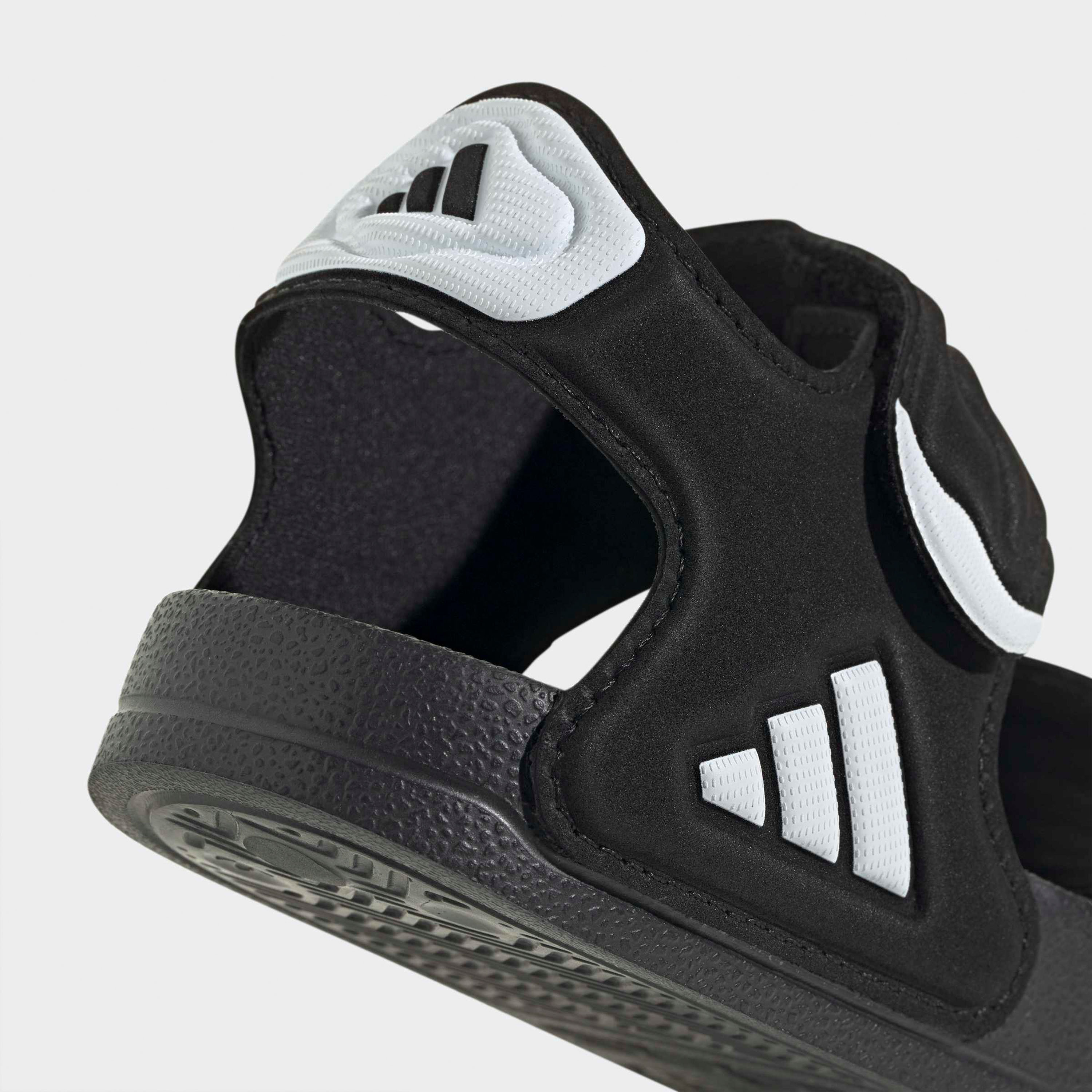 صندل بشريط إغلاق لاصق أديليت من أديداس-boys-shoes-sandals-image-8