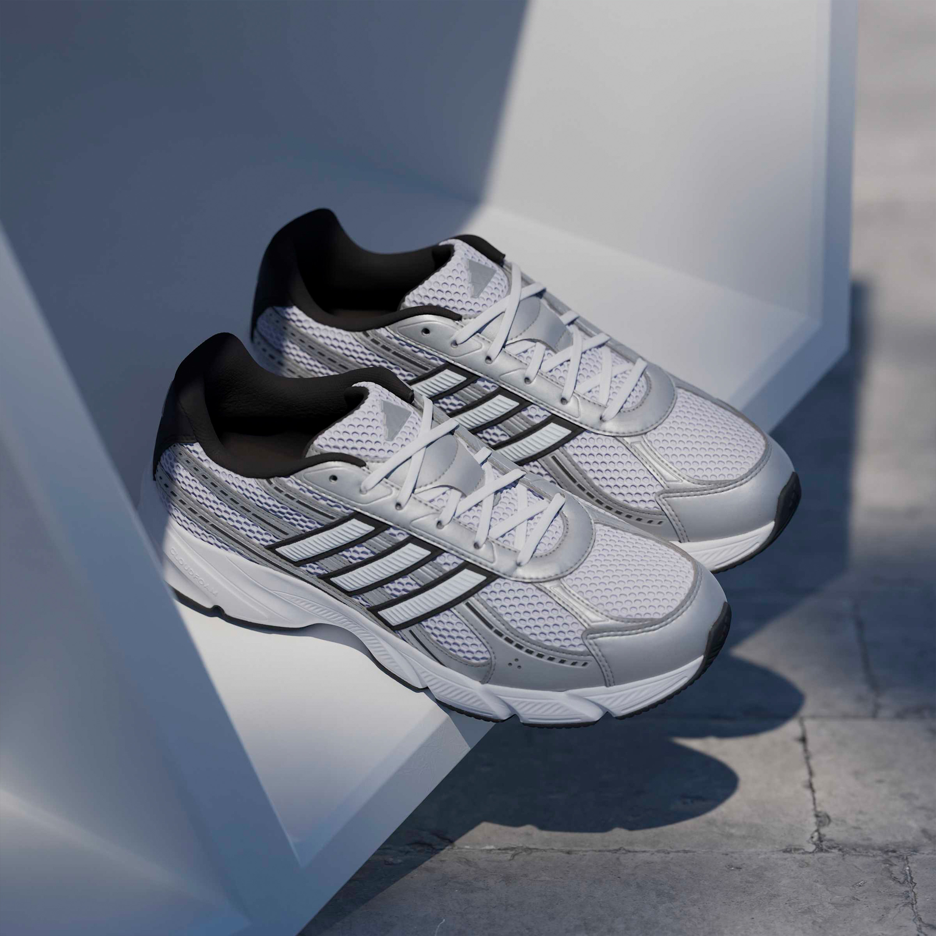 Adidas Men Technochaos 2000 Lace-Up Sports Shoes-sports-men-shoes-image-10