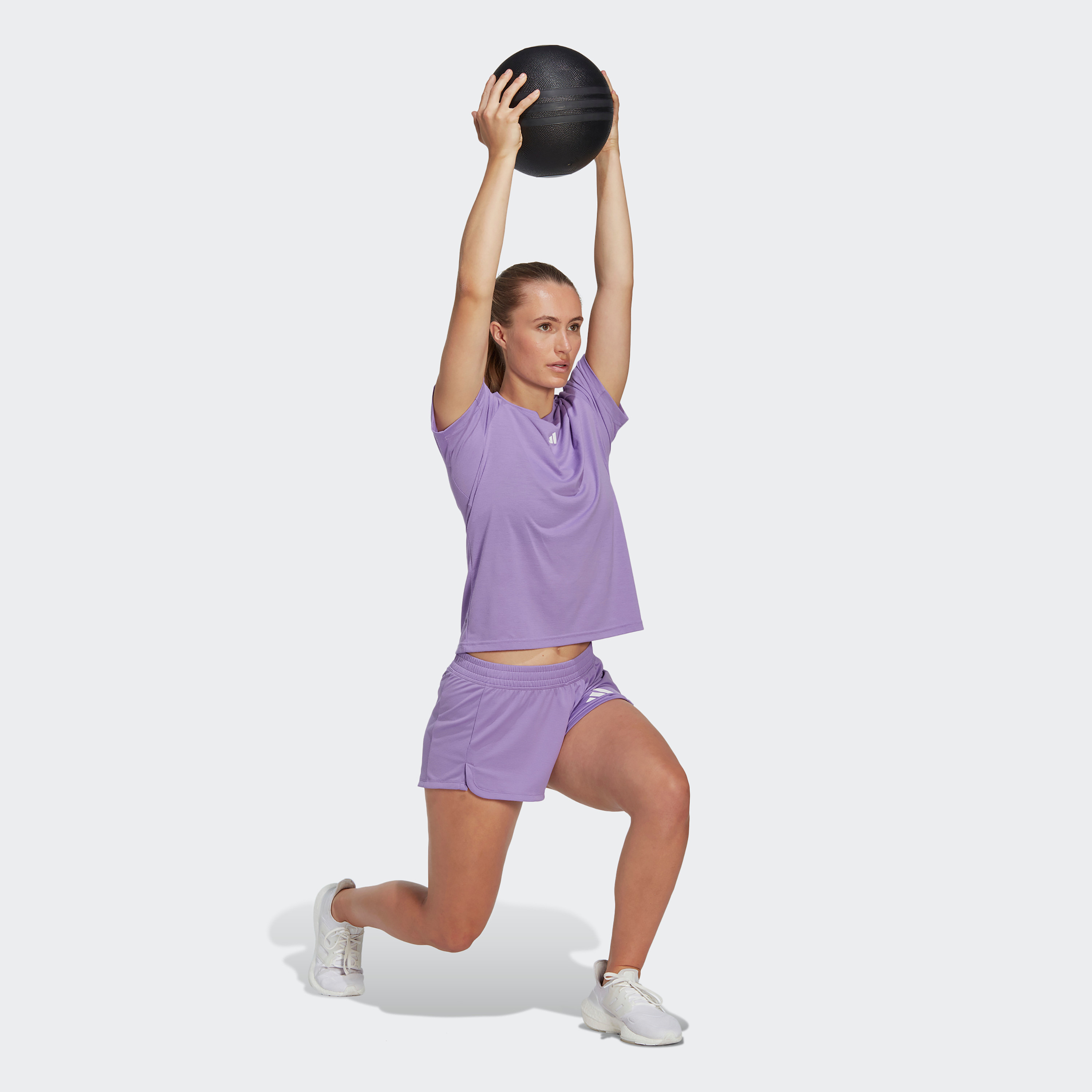  تيشيرت اسينشيالز رياضية للنساء بتصميم كريو من اديداس-women-clothing-tshirts-image-2