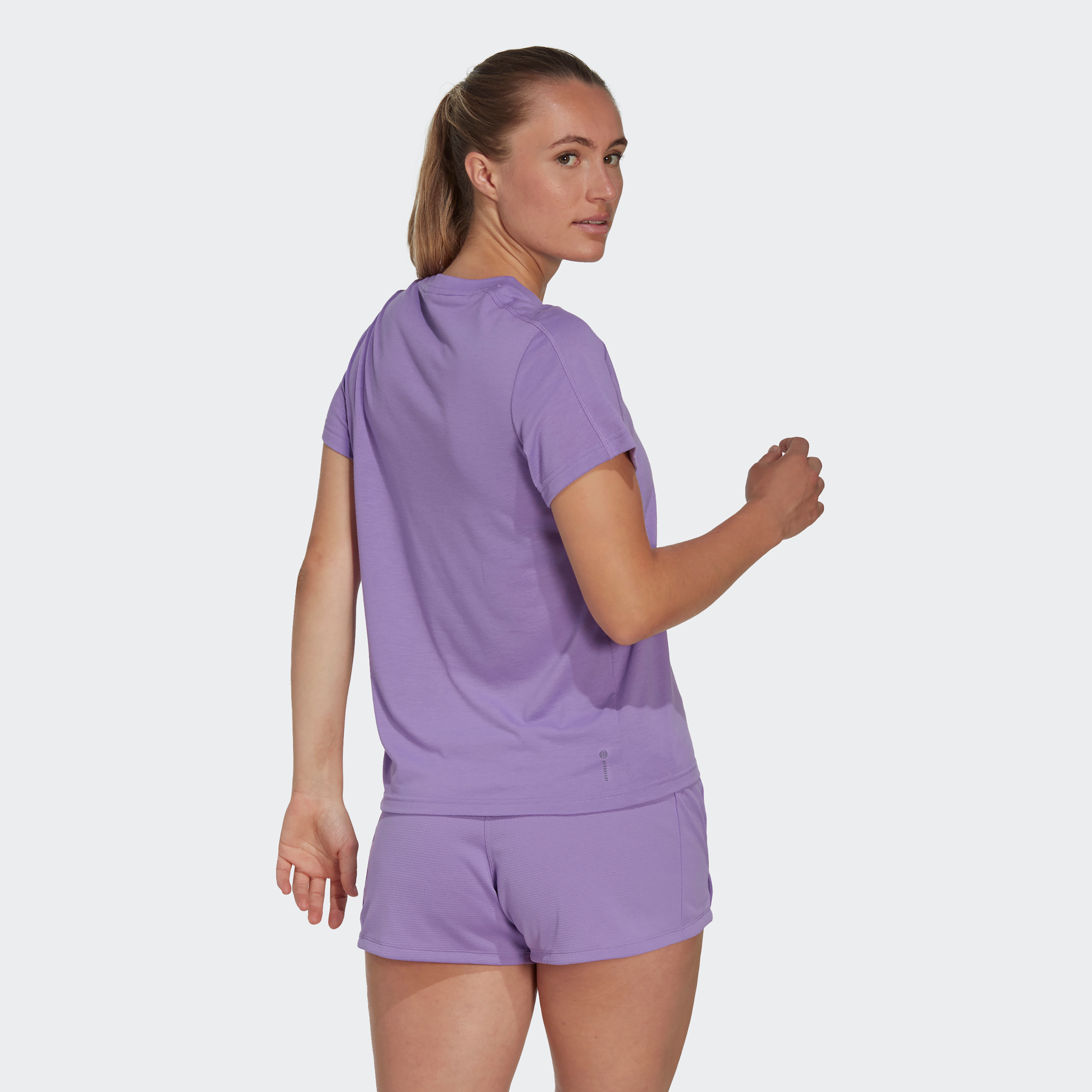  تيشيرت اسينشيالز رياضية للنساء بتصميم كريو من اديداس-women-clothing-tshirts-image-4