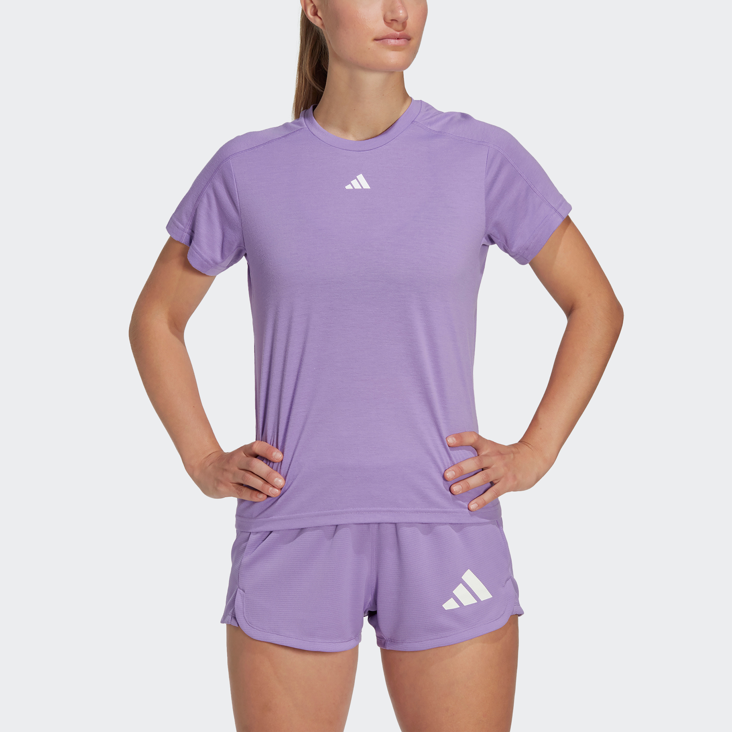  تيشيرت اسينشيالز رياضية للنساء بتصميم كريو من اديداس-women-clothing-tshirts-image-7