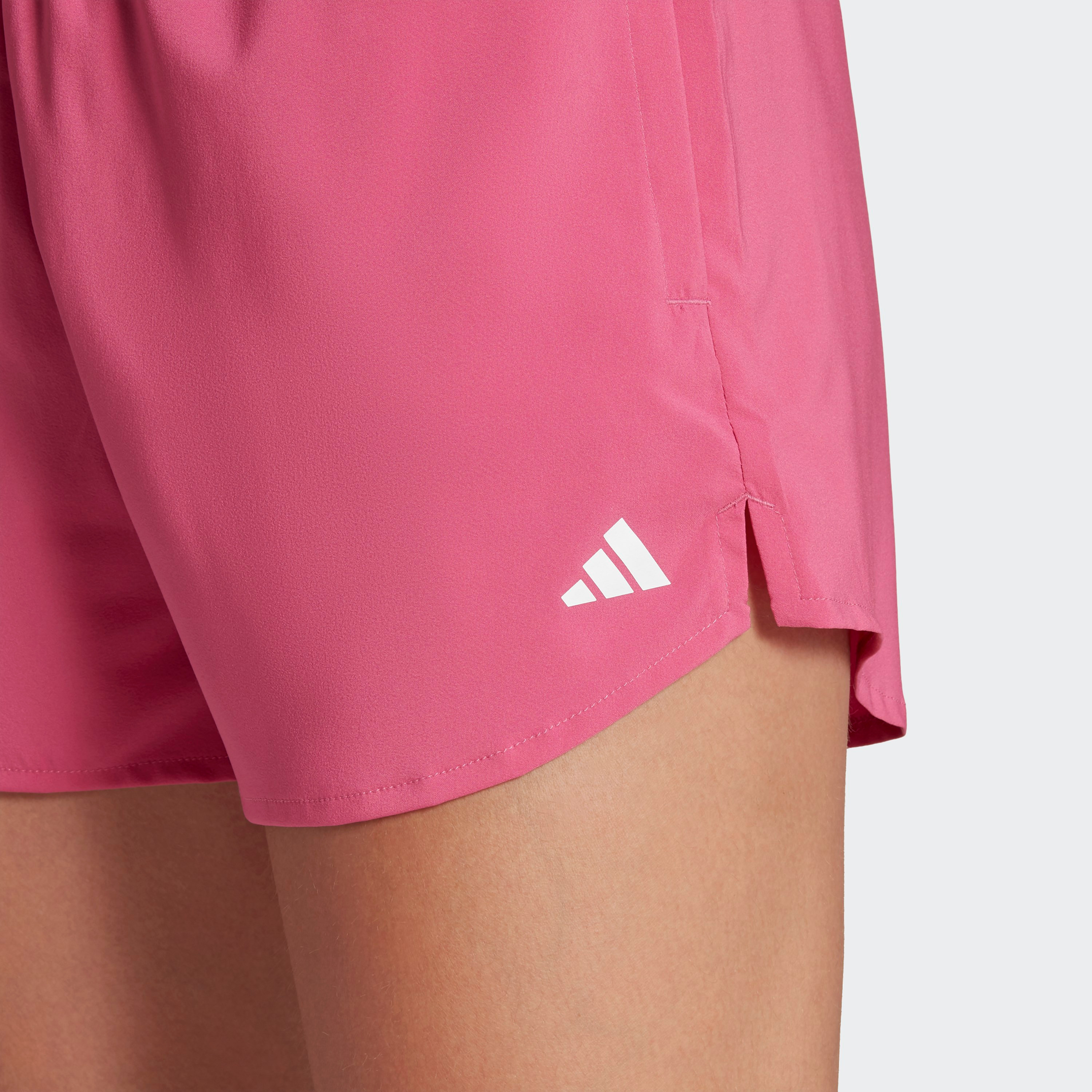  شورت دبليو لين في ان شو للنساء من اديداس-sports-women-clothing-athleticskirtsandshorts-image-3