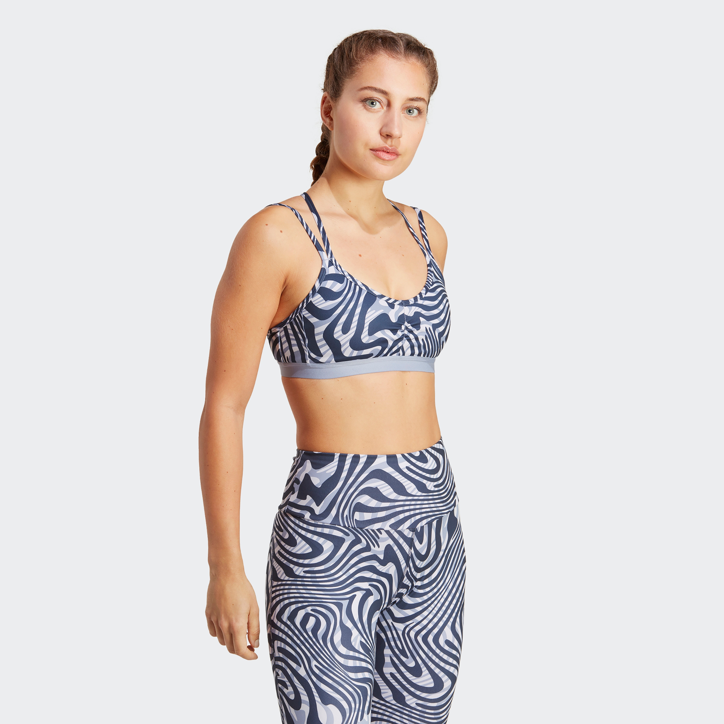  حمالة صدر رياضية لليوغا مطبوعة عليها اي اس اس ال اس ايه او بي بي للنساء من اديداس-women-clothing-sportswearandactivewear-sportsbras-image-1