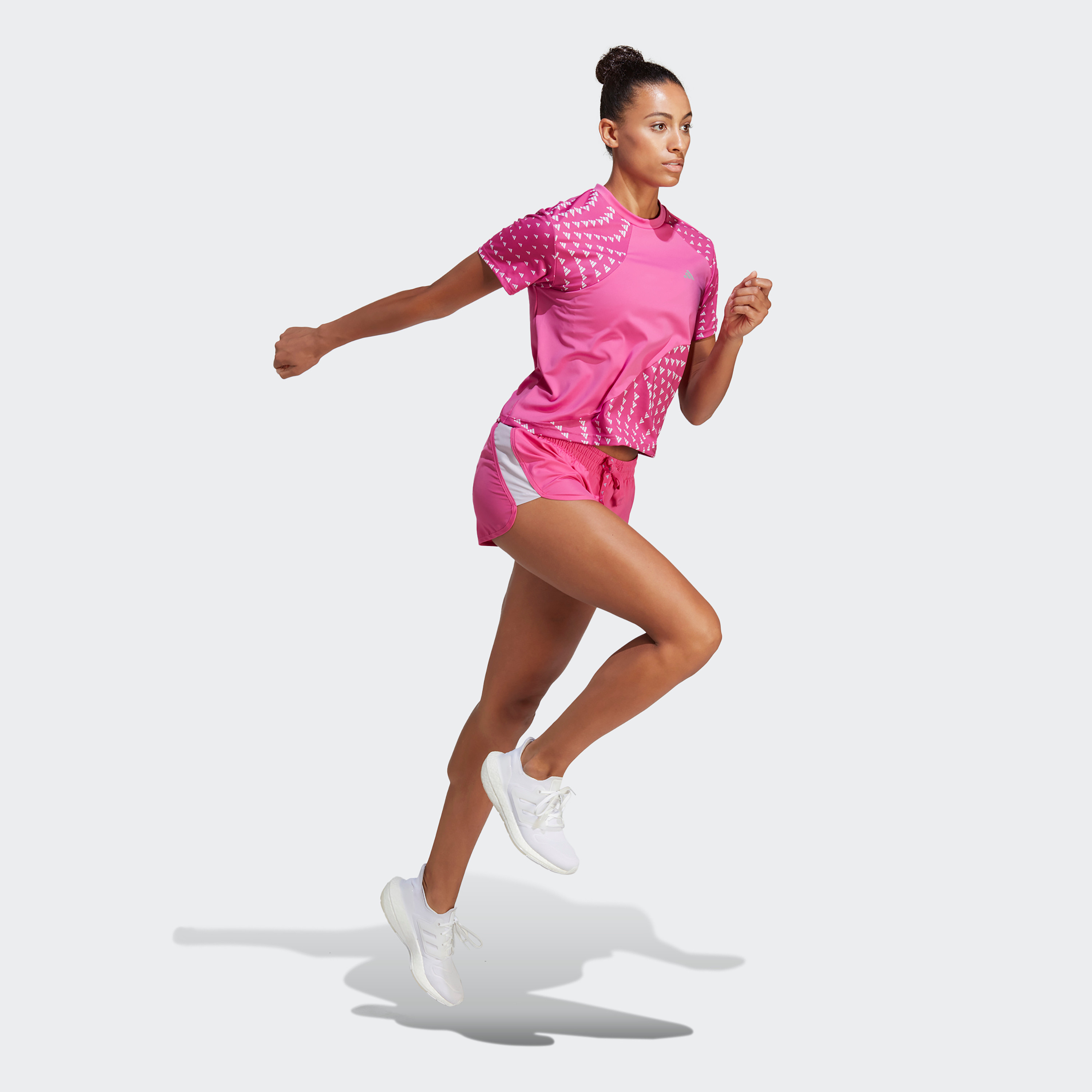  شورت رن إت للنساء من أديداس-sports-women-clothing-athleticskirtsandshorts-image-2
