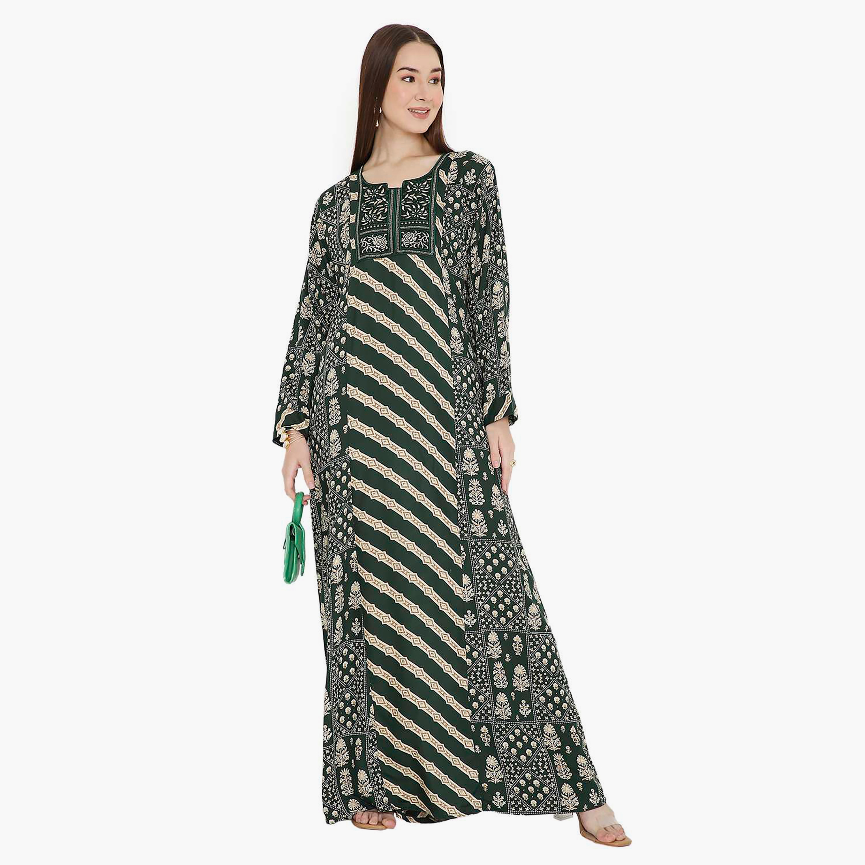 جلابية نسائية باللون الأخضر بطبعة زهور مطرزة وتصميم على شكل نير من هانا اند سارة-women-arabicclothing-jalabiyas-image-1
