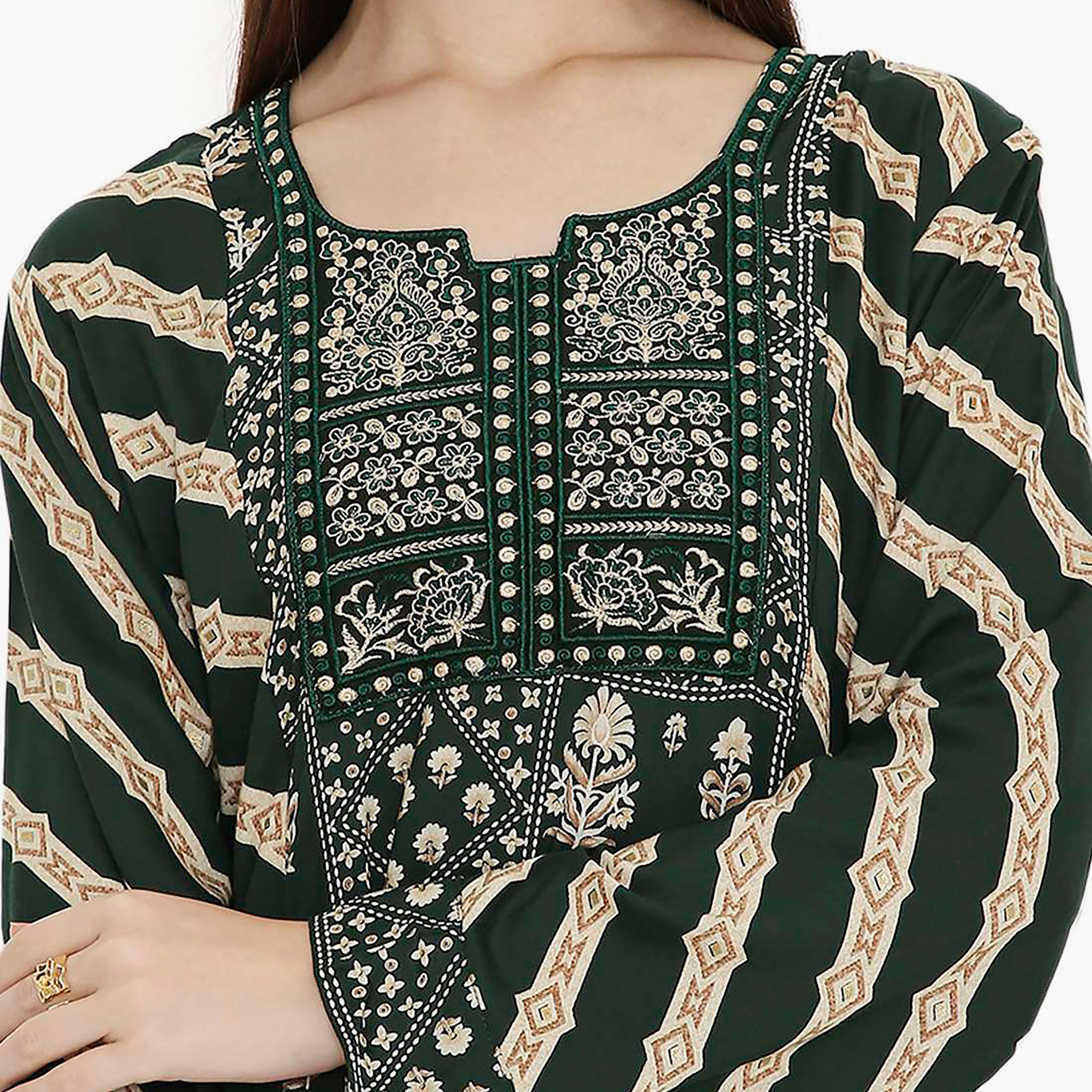 جلابية نسائية باللون الأخضر بطبعة زهور مطرزة وتصميم على شكل نير من هانا اند سارة-women-arabicclothing-jalabiyas-image-2