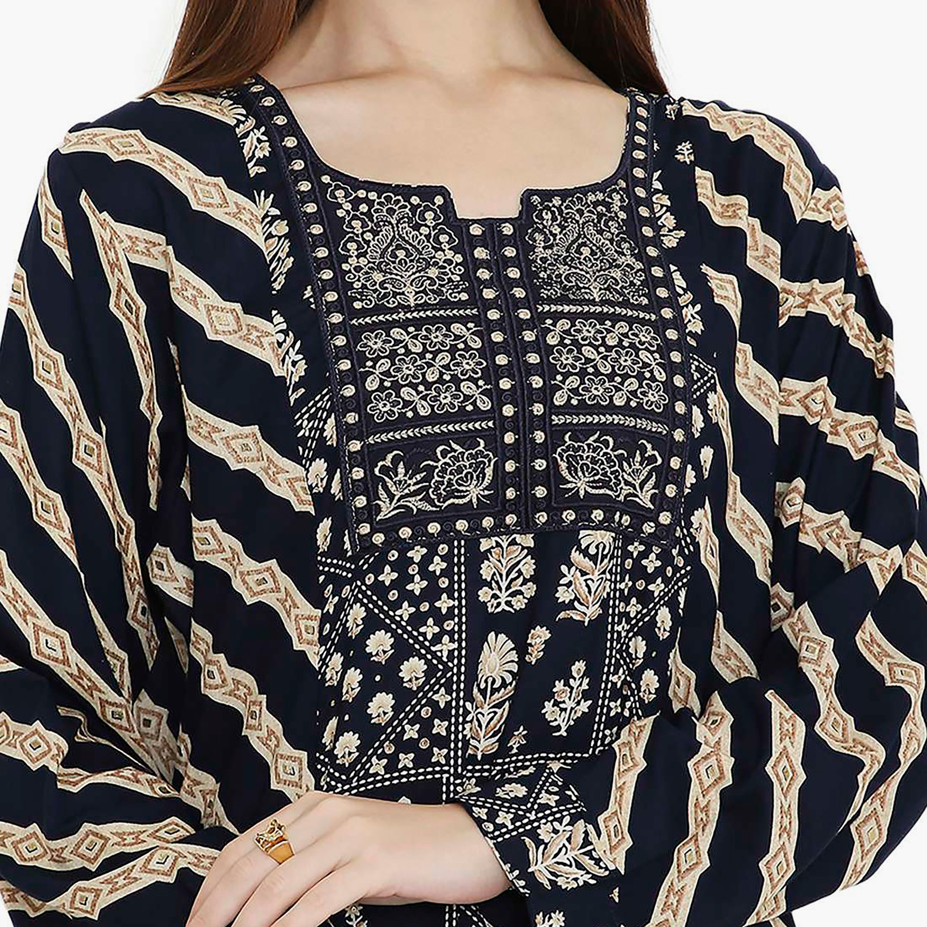 جلابية نسائية باللون الأزرق بطبعة زهور مطرزة وتصميم على شكل نير من هانا اند سارة-women-arabicclothing-jalabiyas-image-2