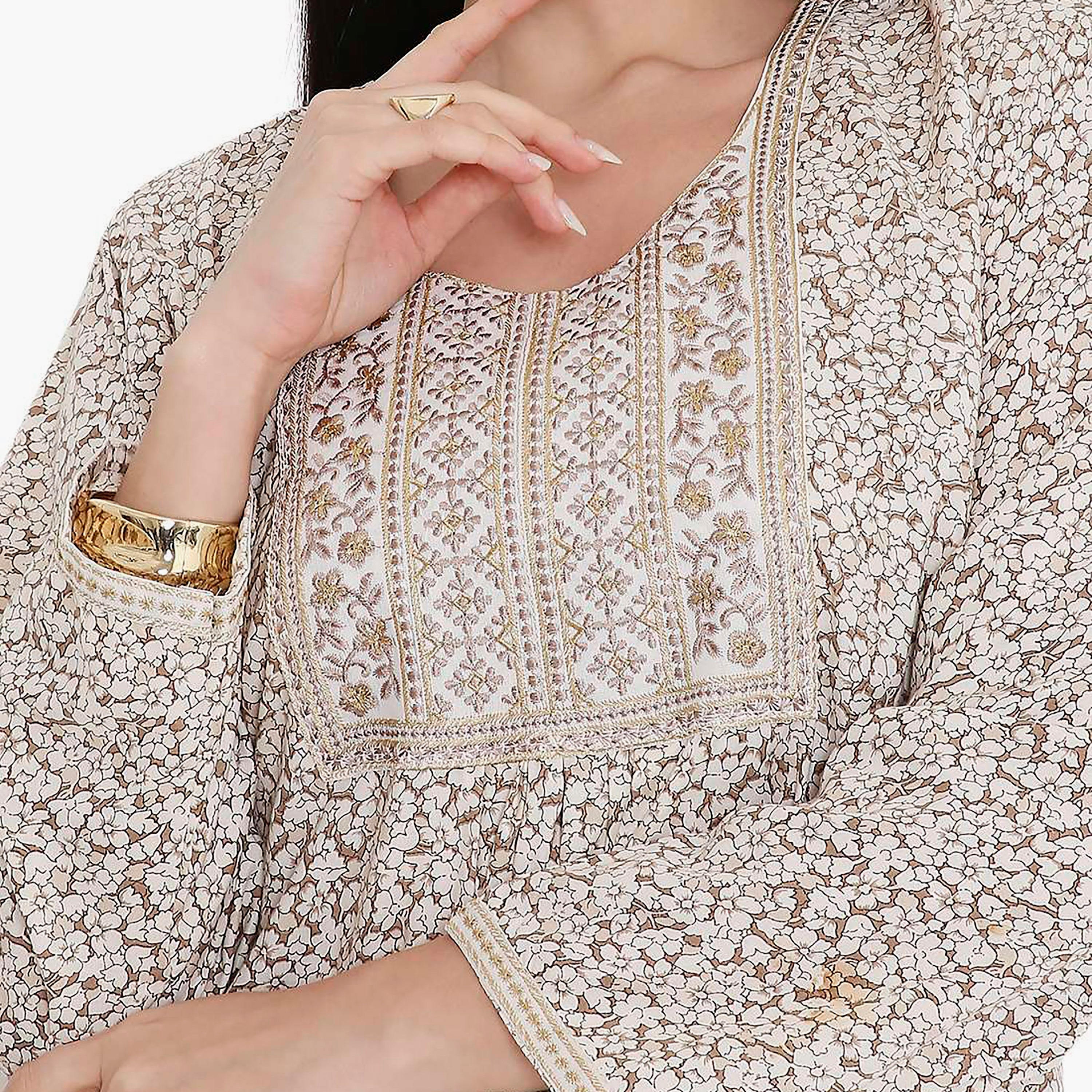 جلابية بطبعات الأزهار الكاملة والتطريز على الياقة من هانا اند سارة-women-arabicclothing-jalabiyas-image-3
