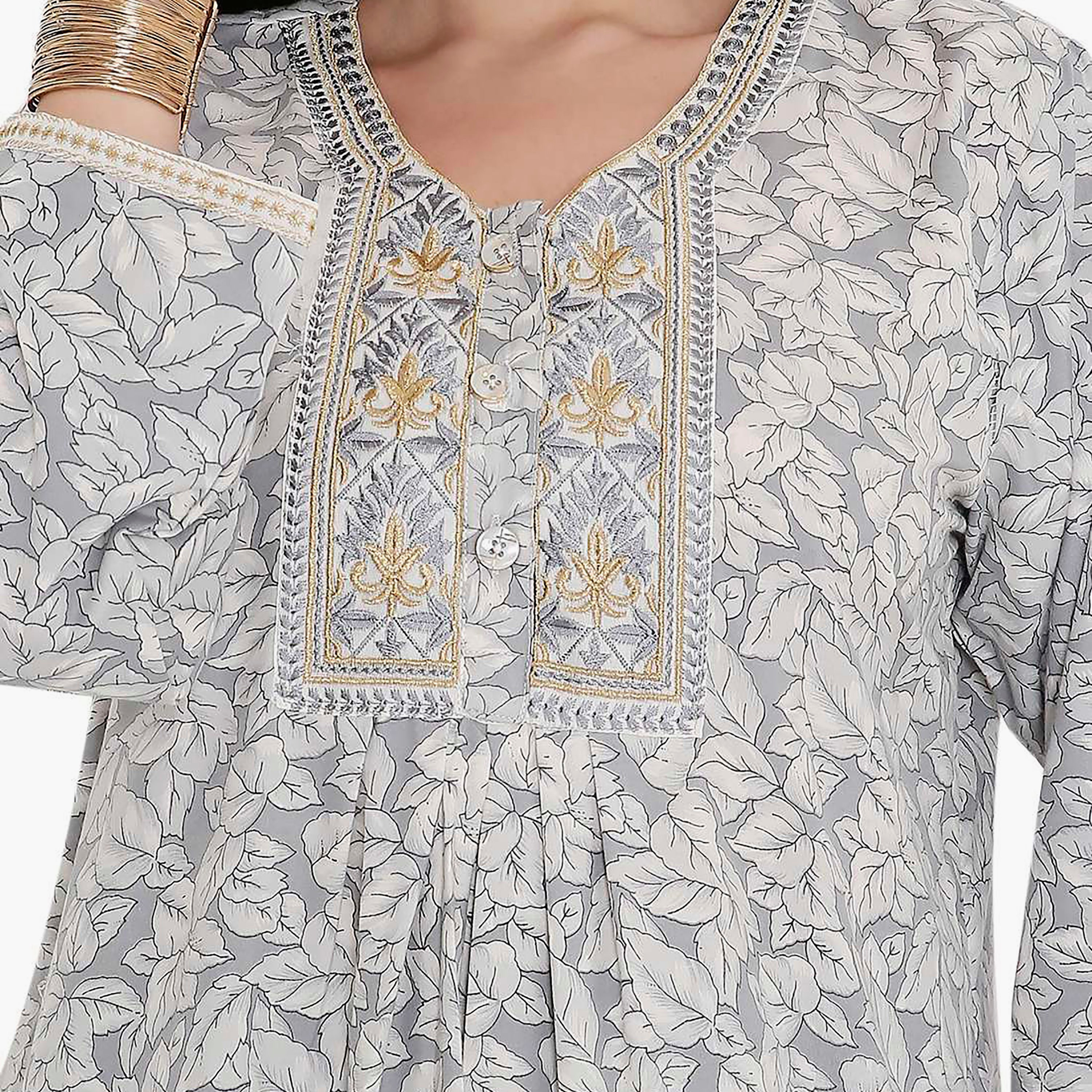 جلابية بطبعات كاملة وتطريز على الياقة من هانا اند سارة-women-arabicclothing-jalabiyas-image-13