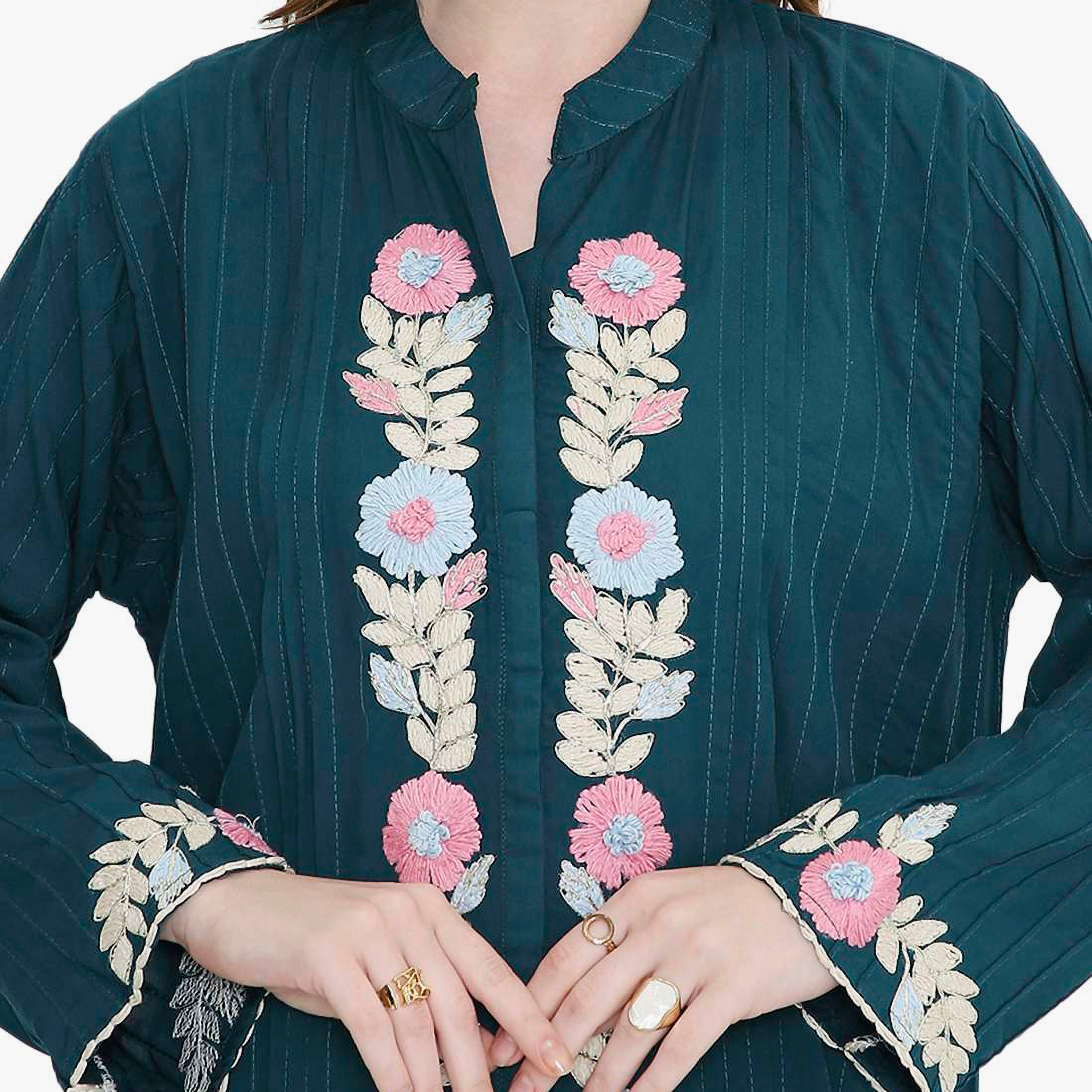جلابية نسائية مطرزة وياقة ماندارين إغلاق بدبوس من هانا اند سارة-women-arabicclothing-jalabiyas-image-2