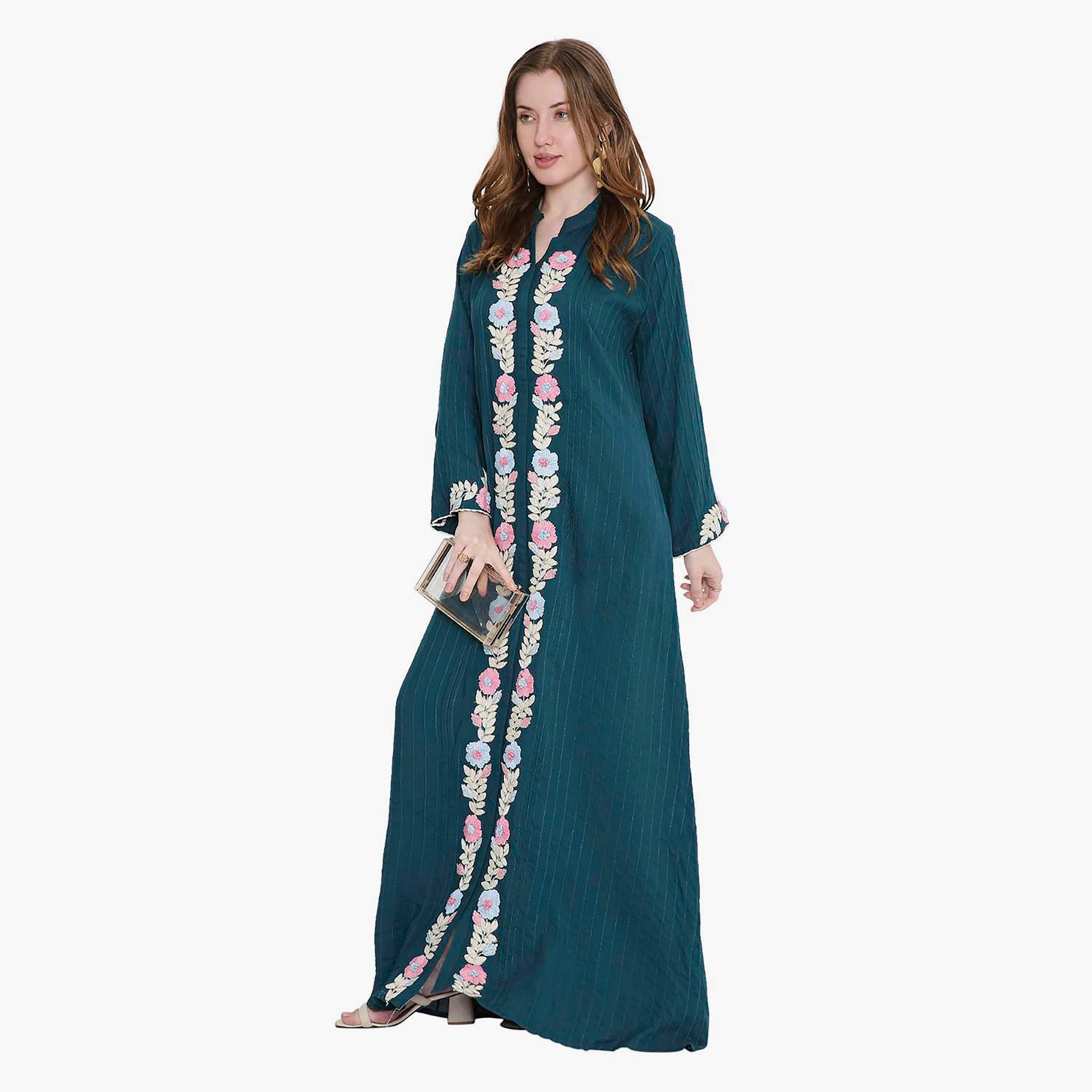 جلابية نسائية مطرزة وياقة ماندارين إغلاق بدبوس من هانا اند سارة-women-arabicclothing-jalabiyas-image-3