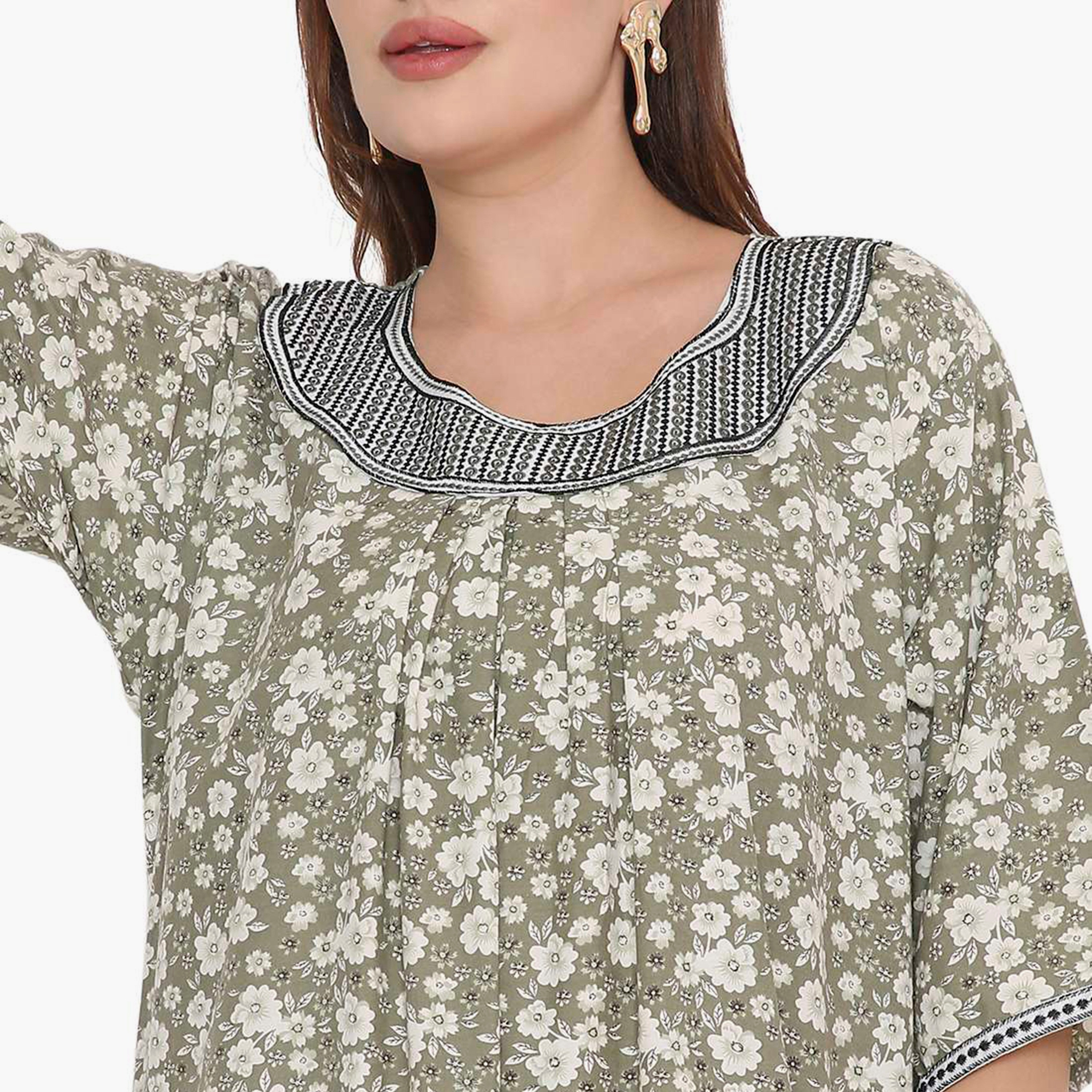 جلابية نسائية بطبعة زهور وياقة مطرزة من هنا أند سارة-women-arabicclothing-jalabiyas-image-2