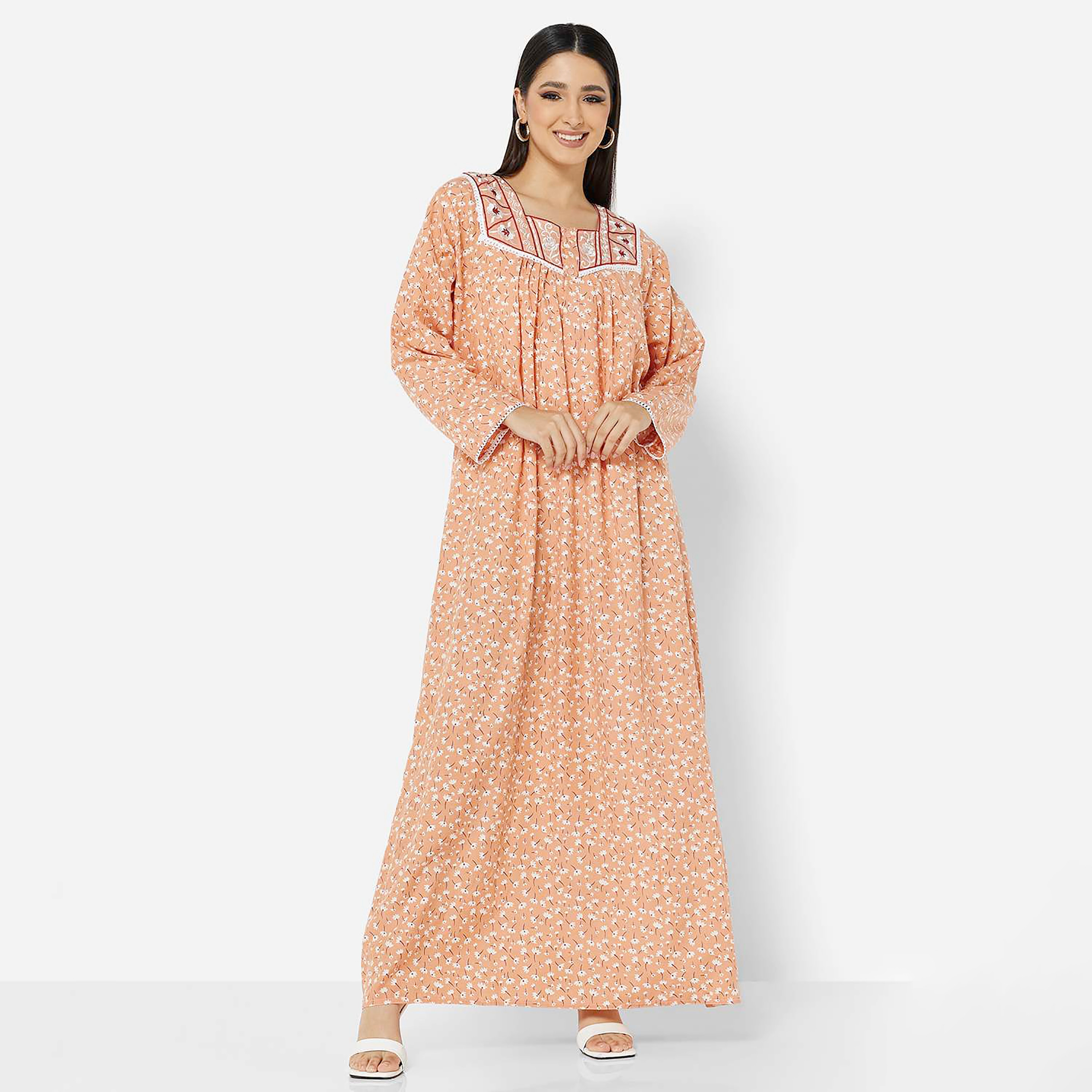هناء وسارة جلابية نسائية باللون الوردي مطرزة برقبة مربعة-women-arabicclothing-jalabiyas-image-1