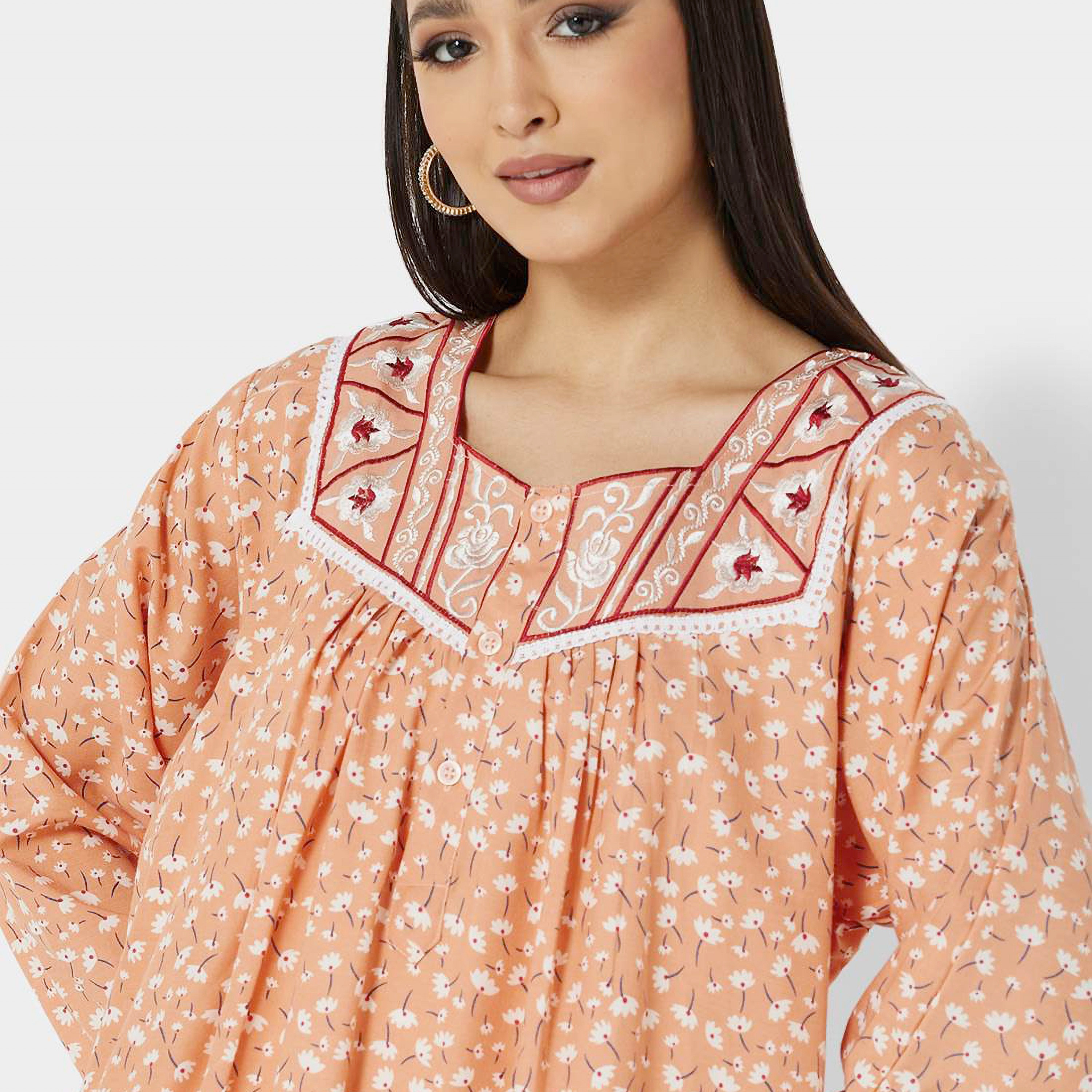 هناء وسارة جلابية نسائية باللون الوردي مطرزة برقبة مربعة-women-arabicclothing-jalabiyas-image-2