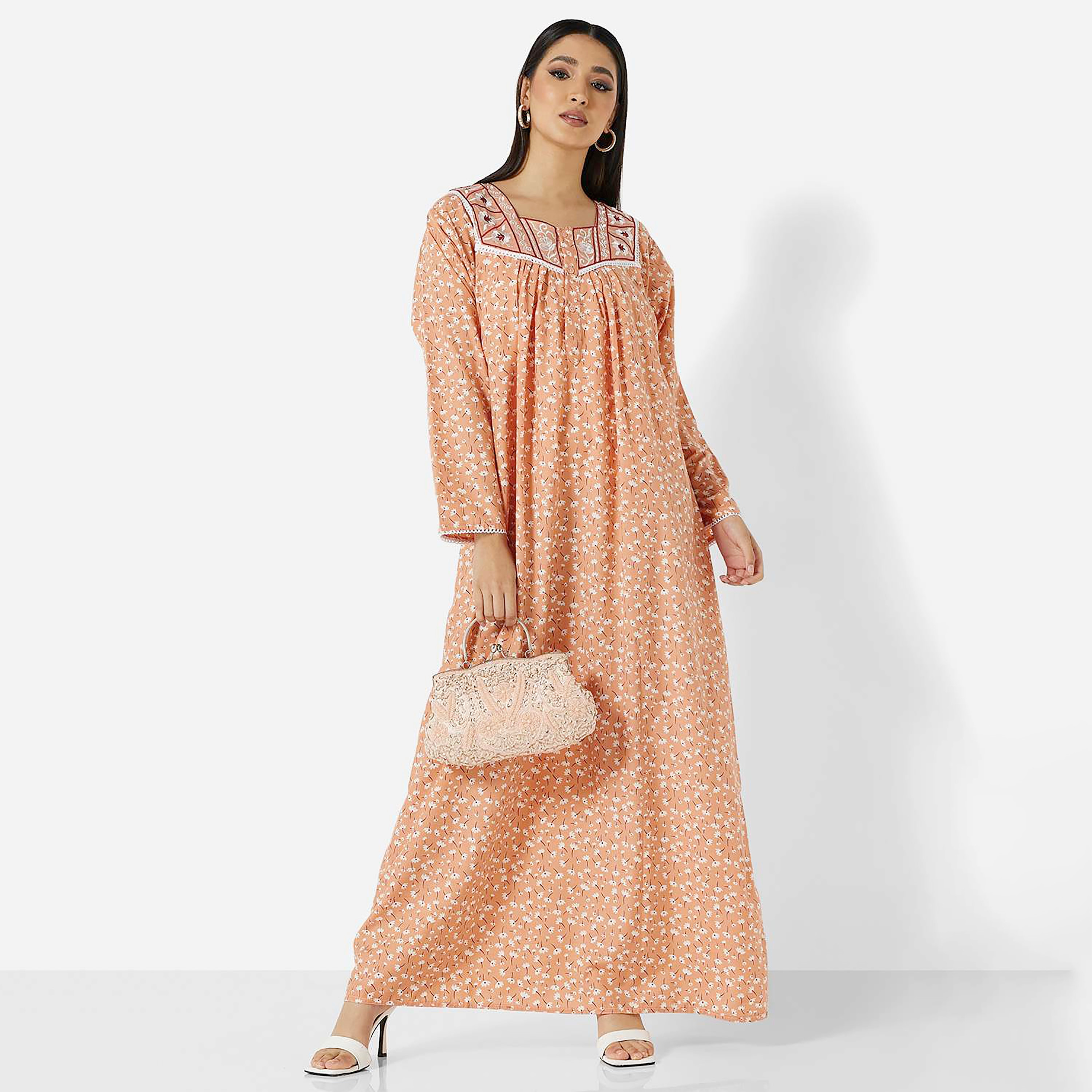 هناء وسارة جلابية نسائية باللون الوردي مطرزة برقبة مربعة-women-arabicclothing-jalabiyas-image-3