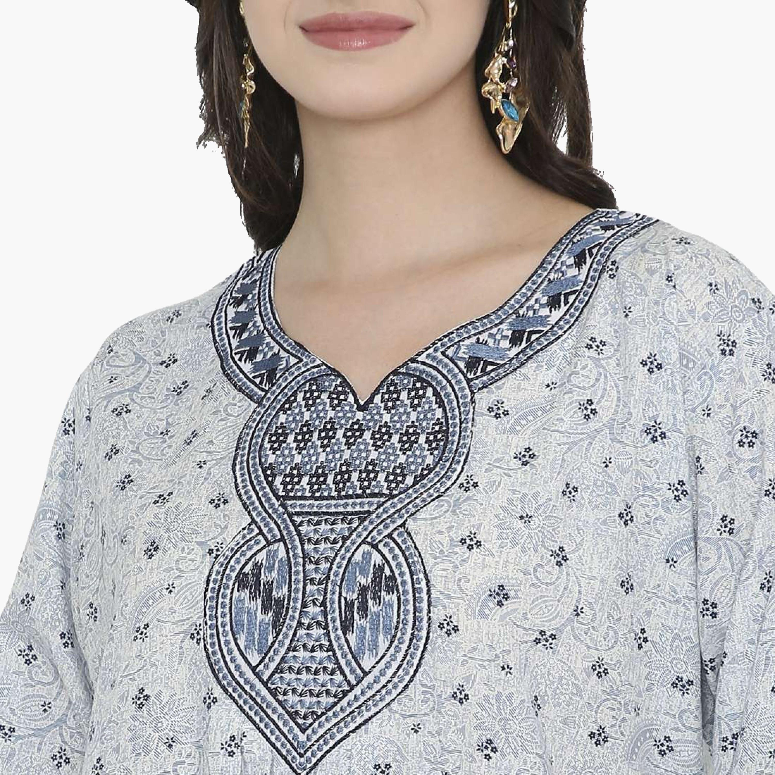 جلابية نسائية بياقة على شكل فتحة وطبعات ورود وأشكال هندسية من هانا اند سارة-women-arabicclothing-jalabiyas-image-12