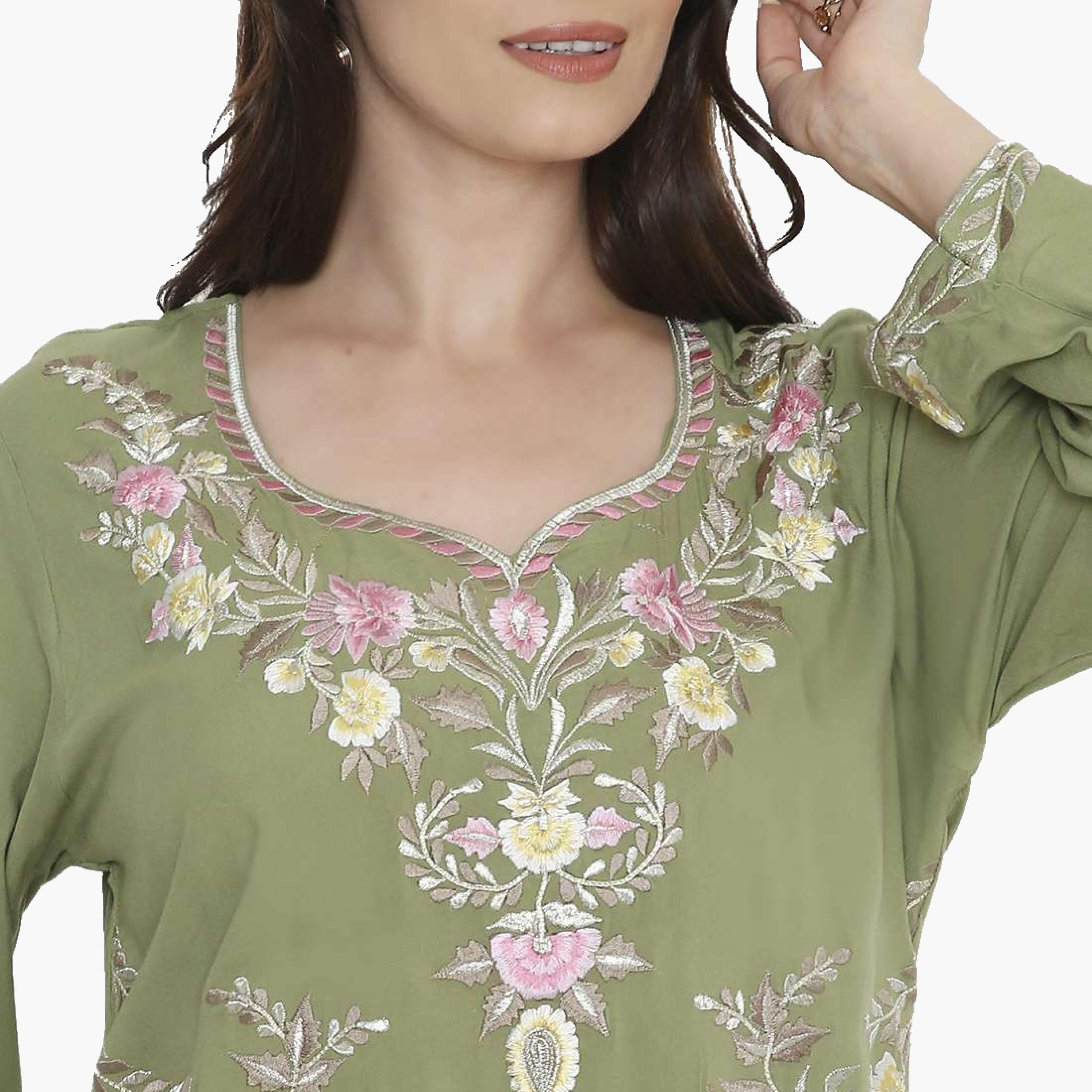 HanaandSara Floral Embroidered Notched Neck Women's Evening Jalabiya-women-arabicclothing-jalabiyas-image-2