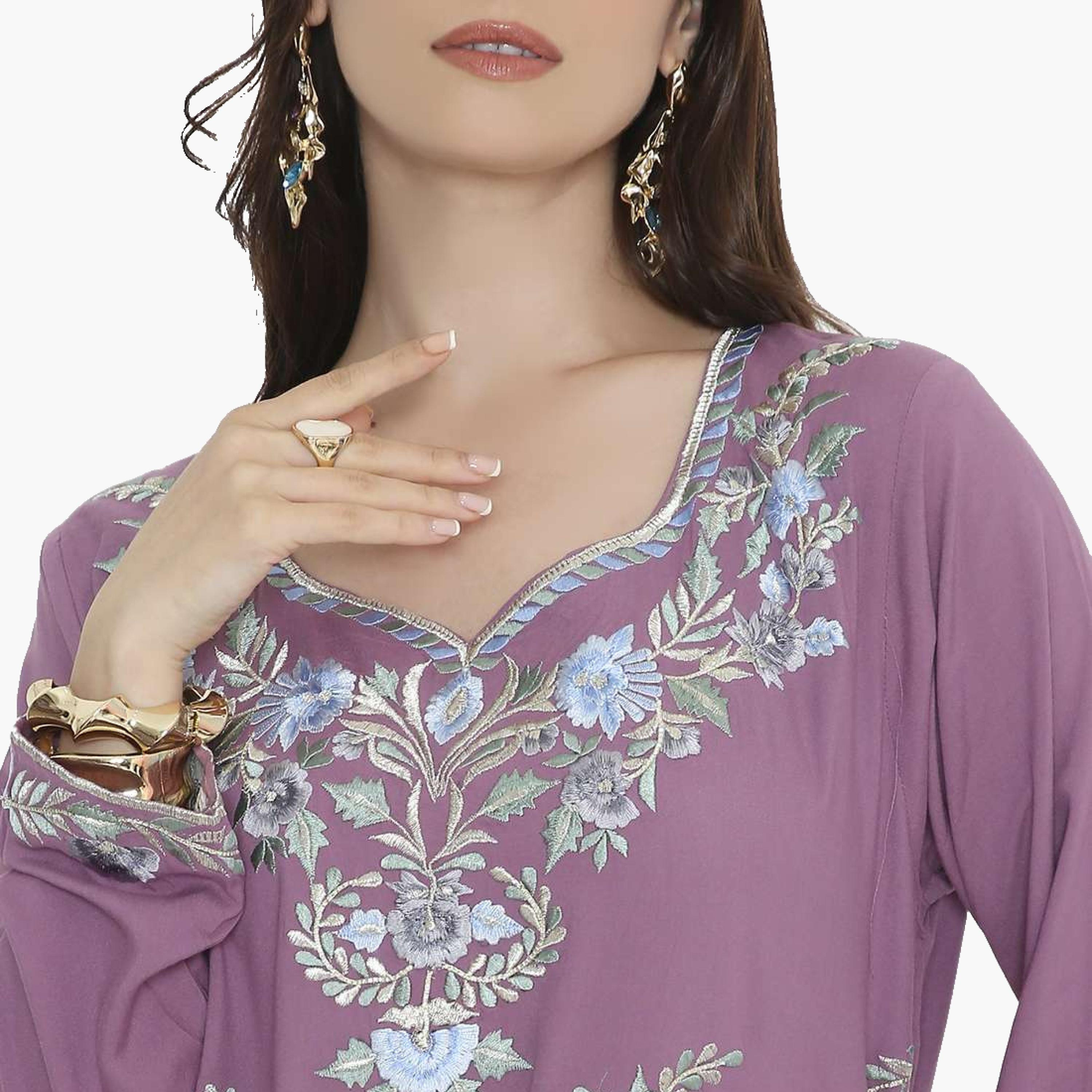 جلابية سهرة نسائية مطرزة بالورود بياقة على شكل فتحة من هانا اند سارة-women-arabicclothing-jalabiyas-image-7