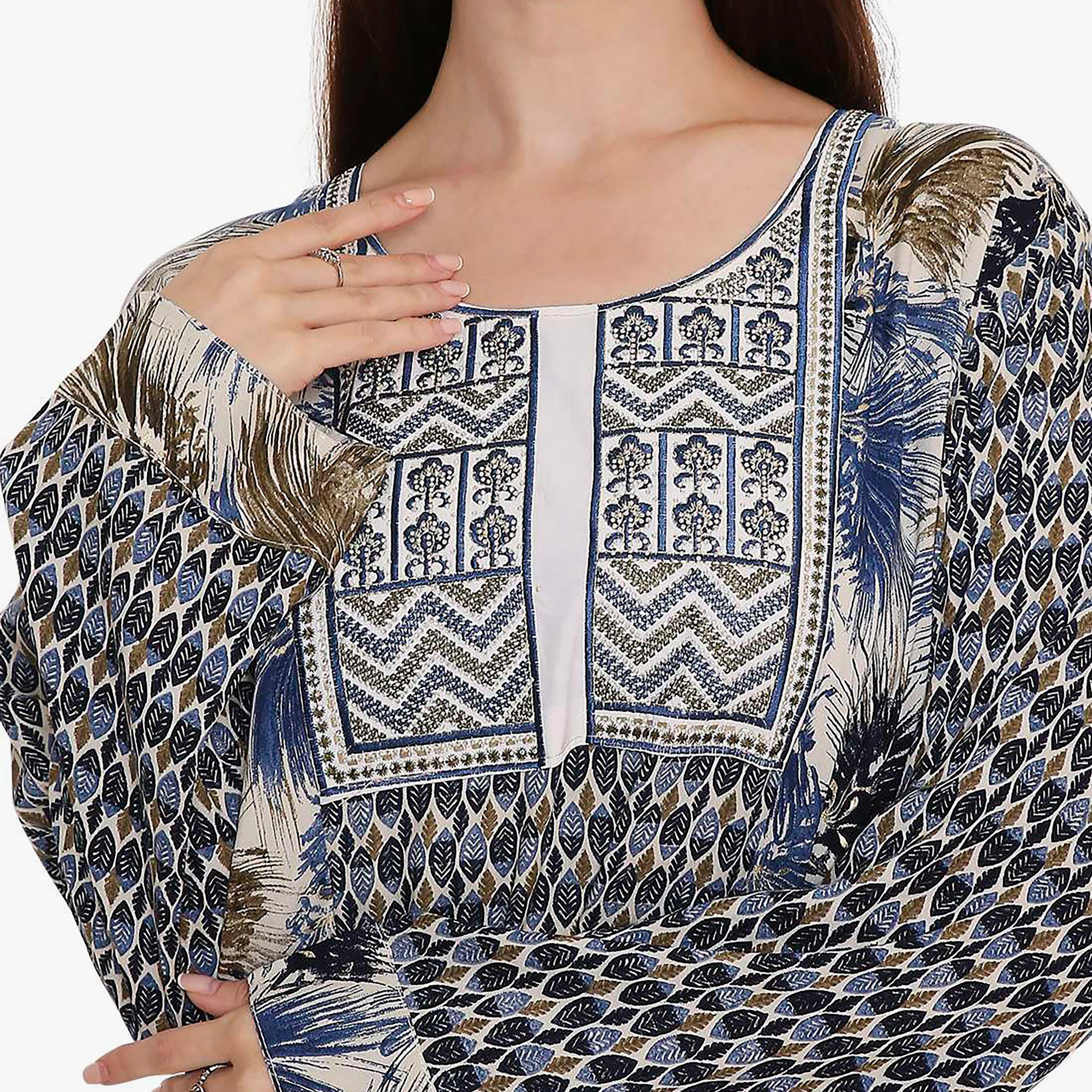 جلابية نسائية بطبعة هندسية وتطريز على الصدر من هانا اند سارة.-women-arabicclothing-jalabiyas-image-2