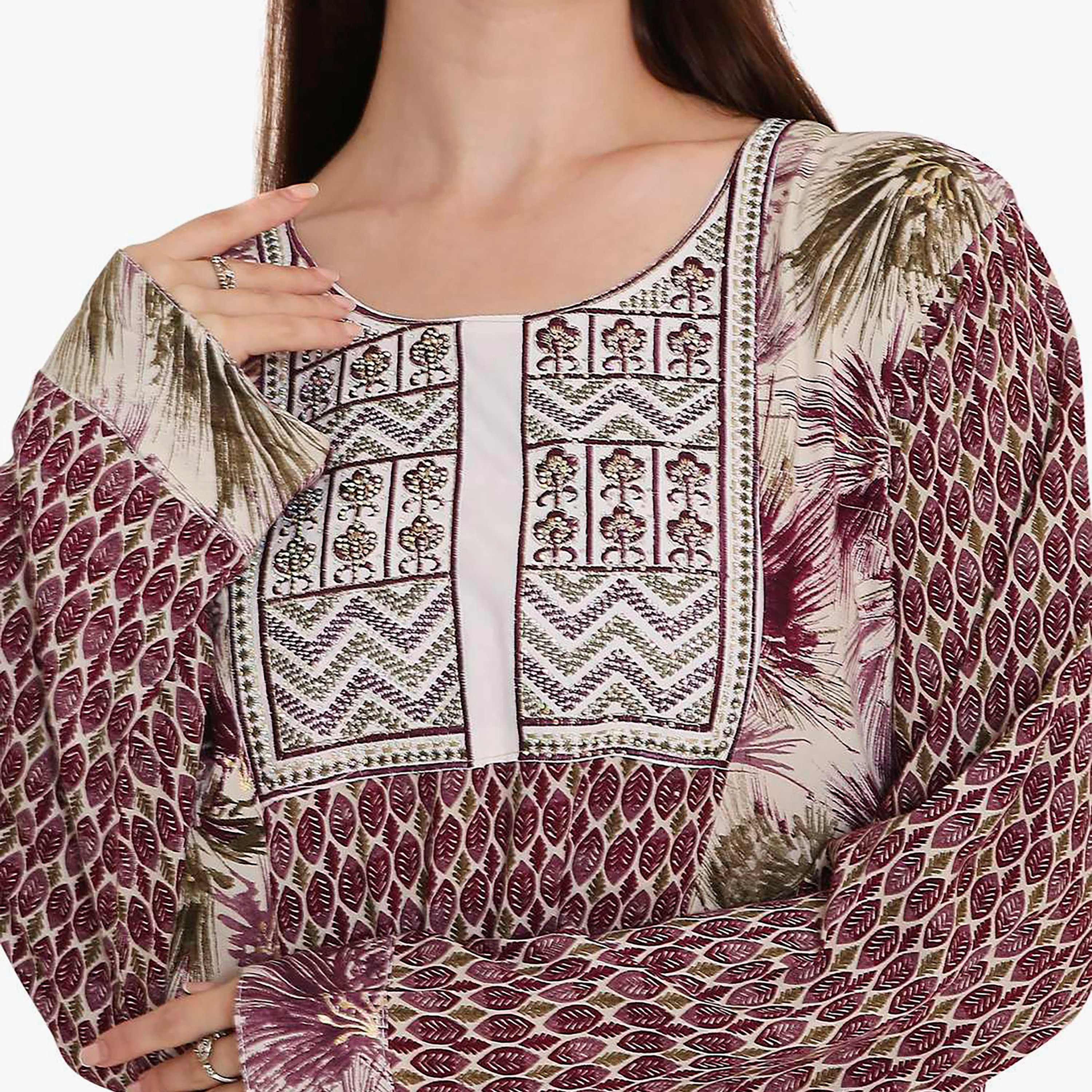 جلابية نسائية بطبعة هندسية وتطريز على الصدر من هانا اند سارة.-women-arabicclothing-jalabiyas-image-7