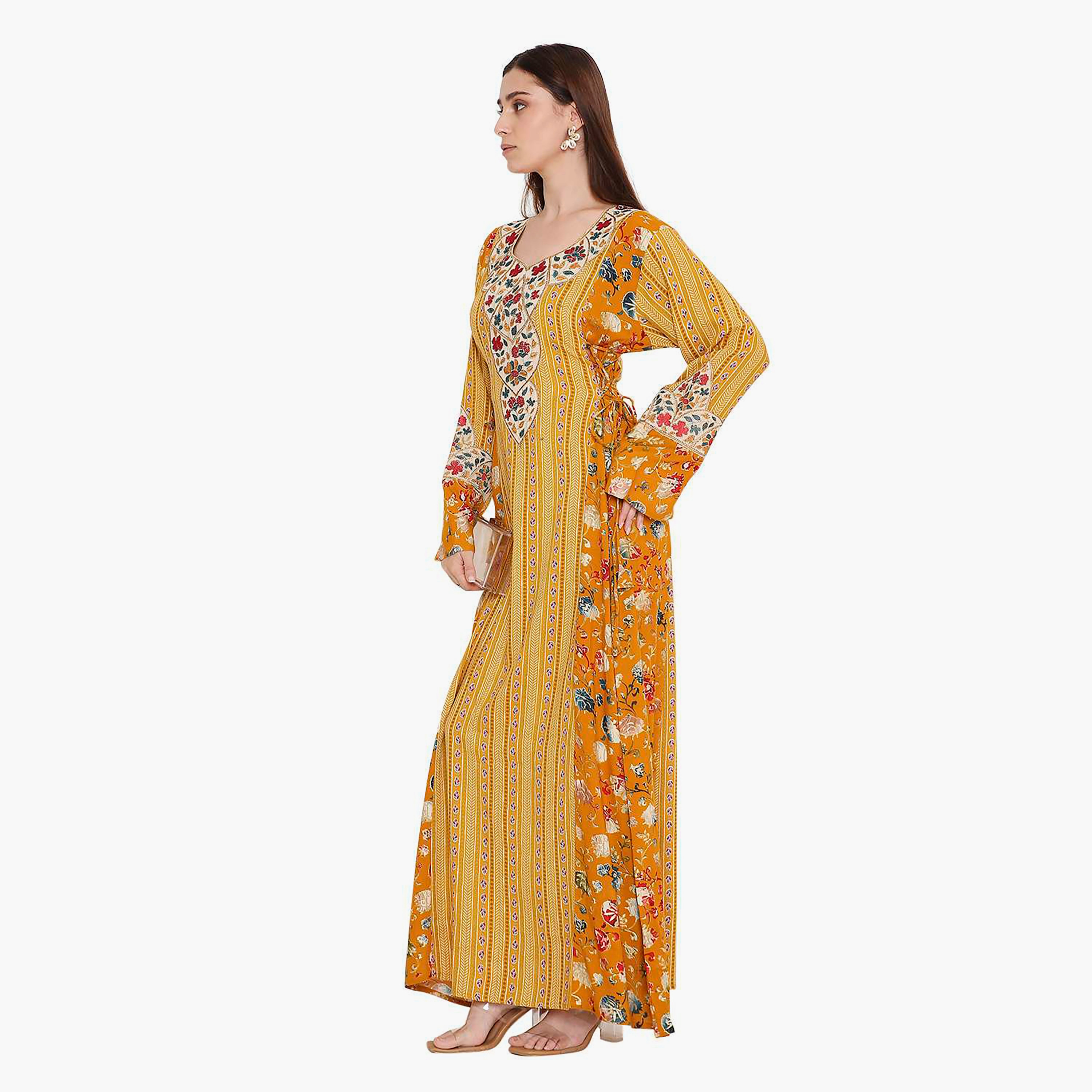 جلابية نسائية صفراء مخططة عموديًا مع طبعة وتطريز من هانا اند سارة.-women-arabicclothing-jalabiyas-image-4