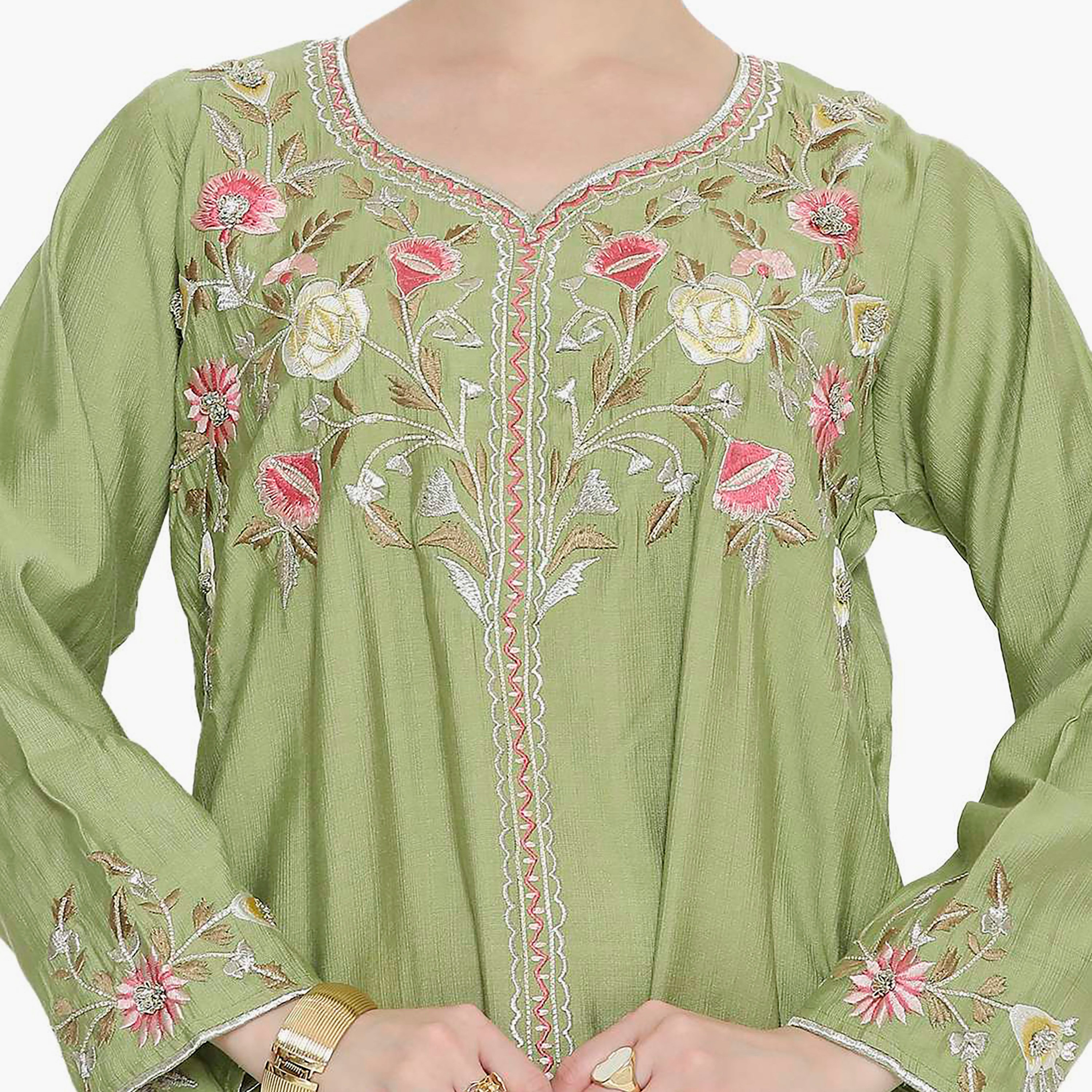 جلابية نسائية خضراء مطرزة بنقش زهور من هانا اند سارة.-women-arabicclothing-jalabiyas-image-2
