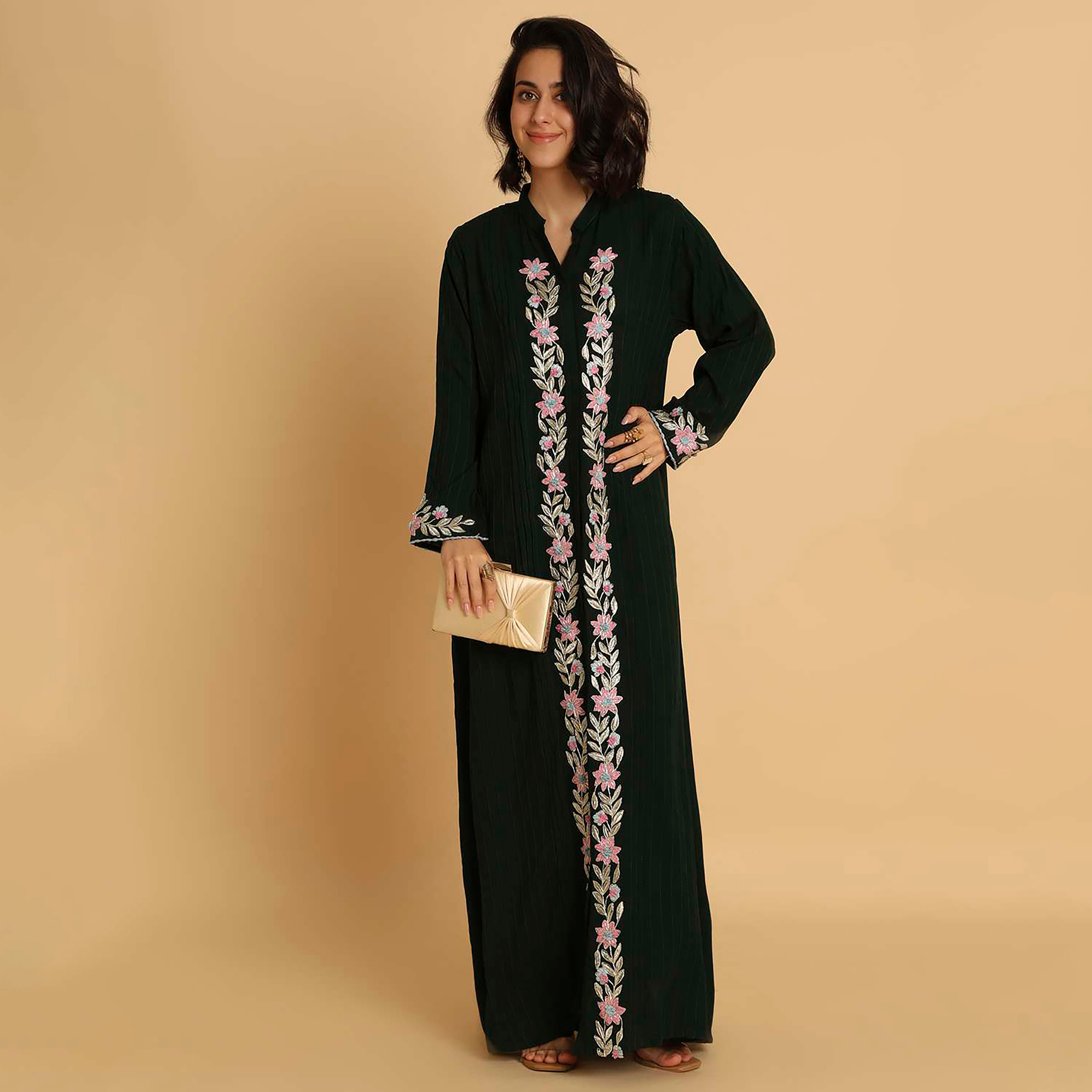 جلابية نسائية سهرة بتطريز زهور وياقة مندرين باللون الأخضر من هنا اند سارة.-women-arabicclothing-jalabiyas-image-1