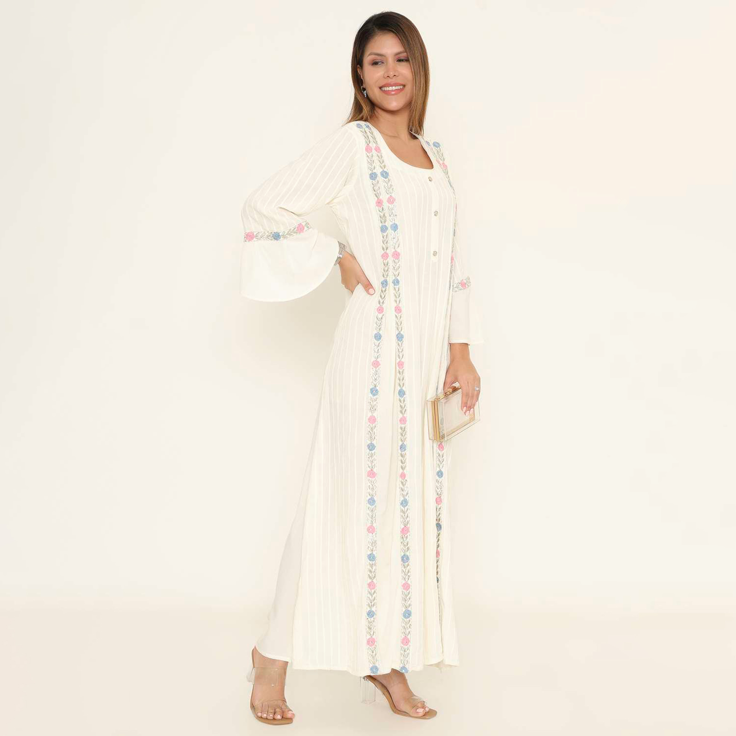 جلابية نسائية سهرة بتطريز زهور وياقة مربعة وأكمام جرس من هنا اند سارة.-women-arabicclothing-jalabiyas-image-9