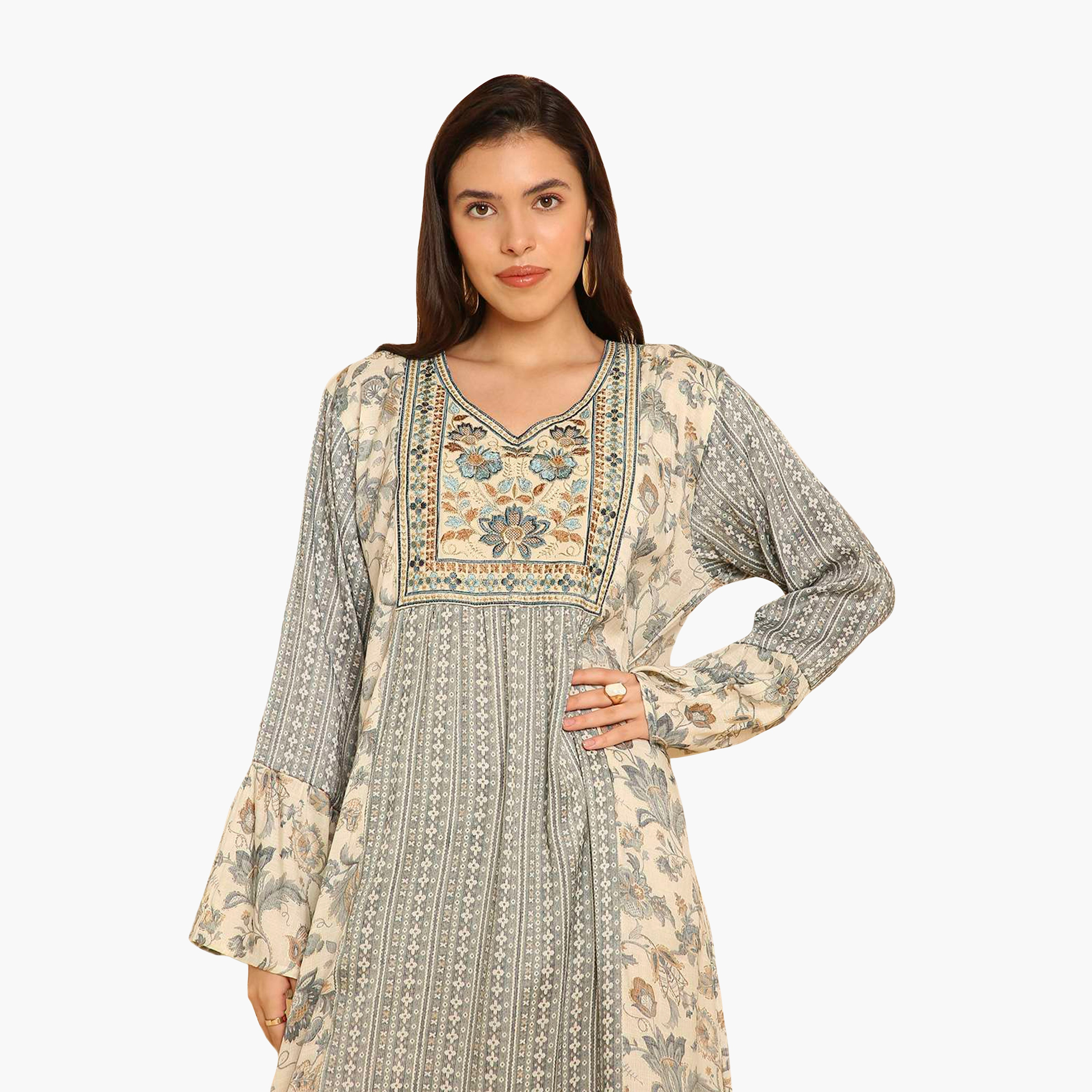 جلابية نسائية مطرزة بأكمام واسعة ونقشة هندسية خضراء من هنا اند سارة-women-arabicclothing-jalabiyas-image-2