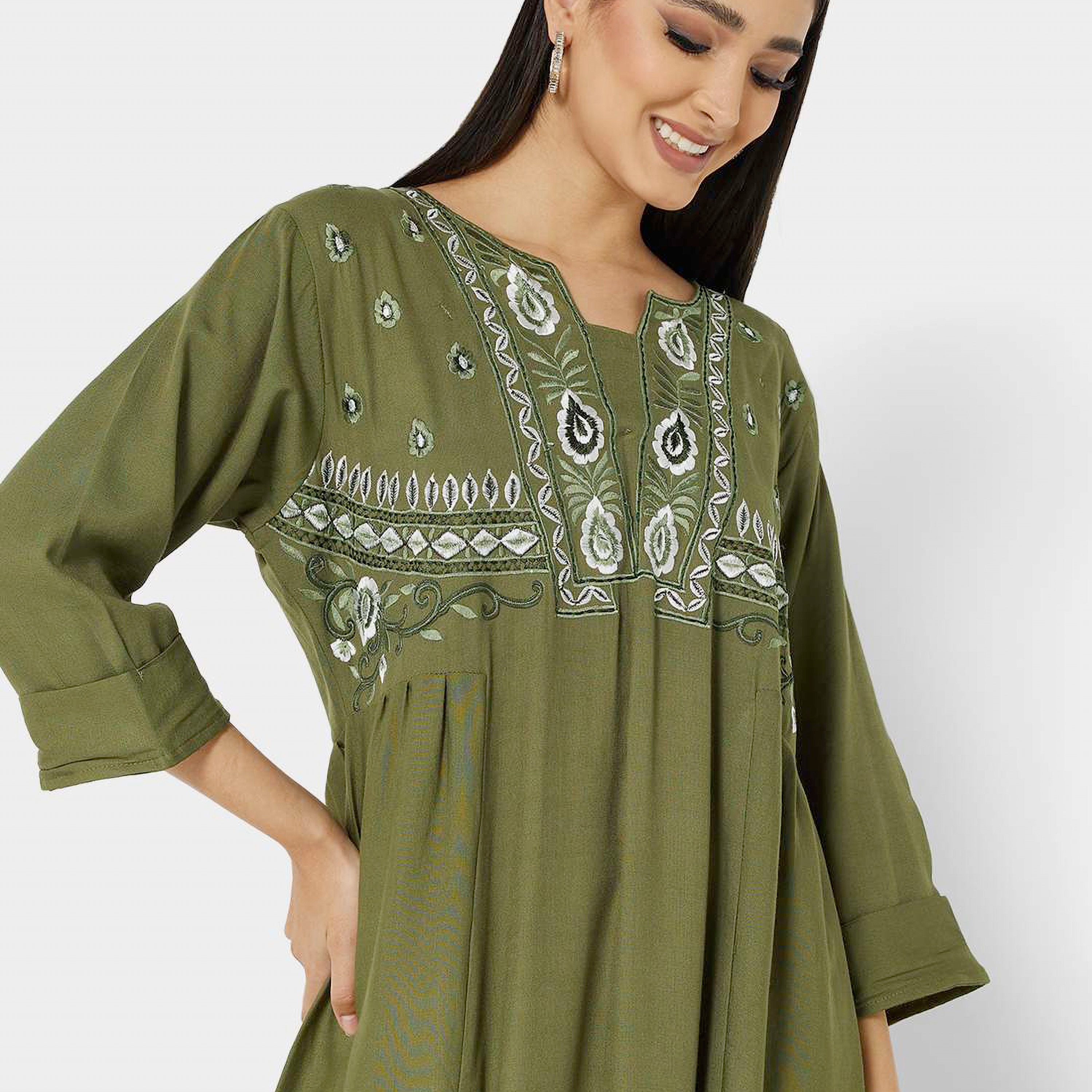 هناء وسارة جلابية نسائية مطرزة باللون الأخضر-women-arabicclothing-jalabiyas-image-2